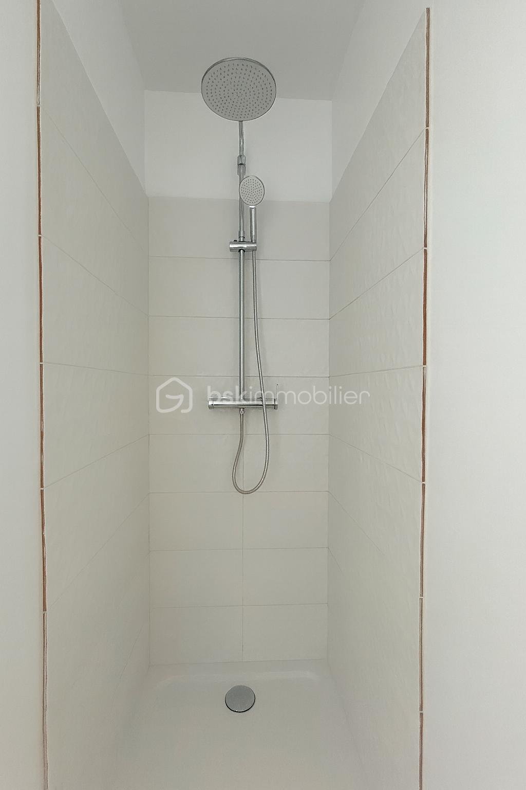 Maison de 99 m² - SDB rdc.png