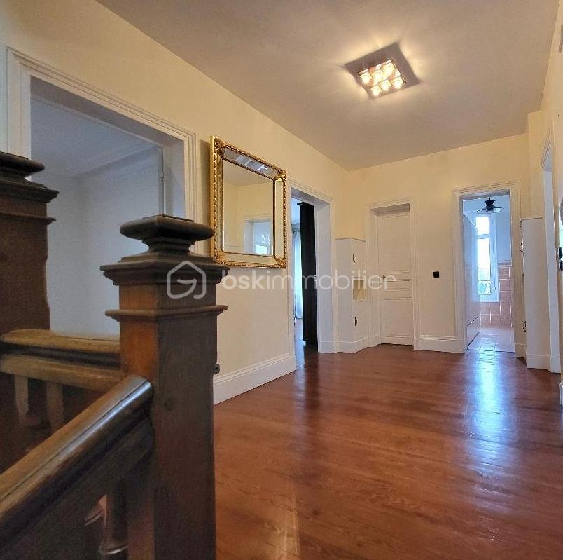 Demeure de 240,38 m² - T.png