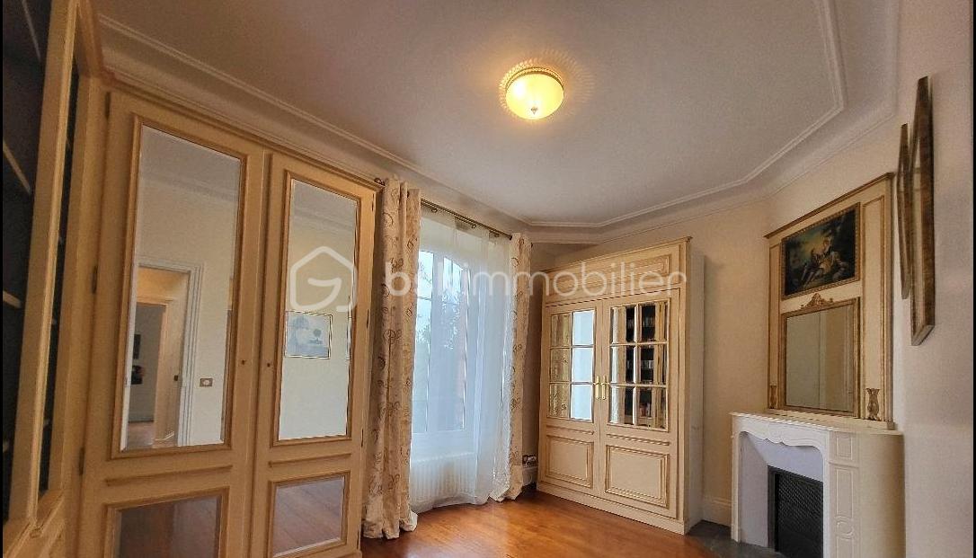 Demeure de 240,38 m² - U.png