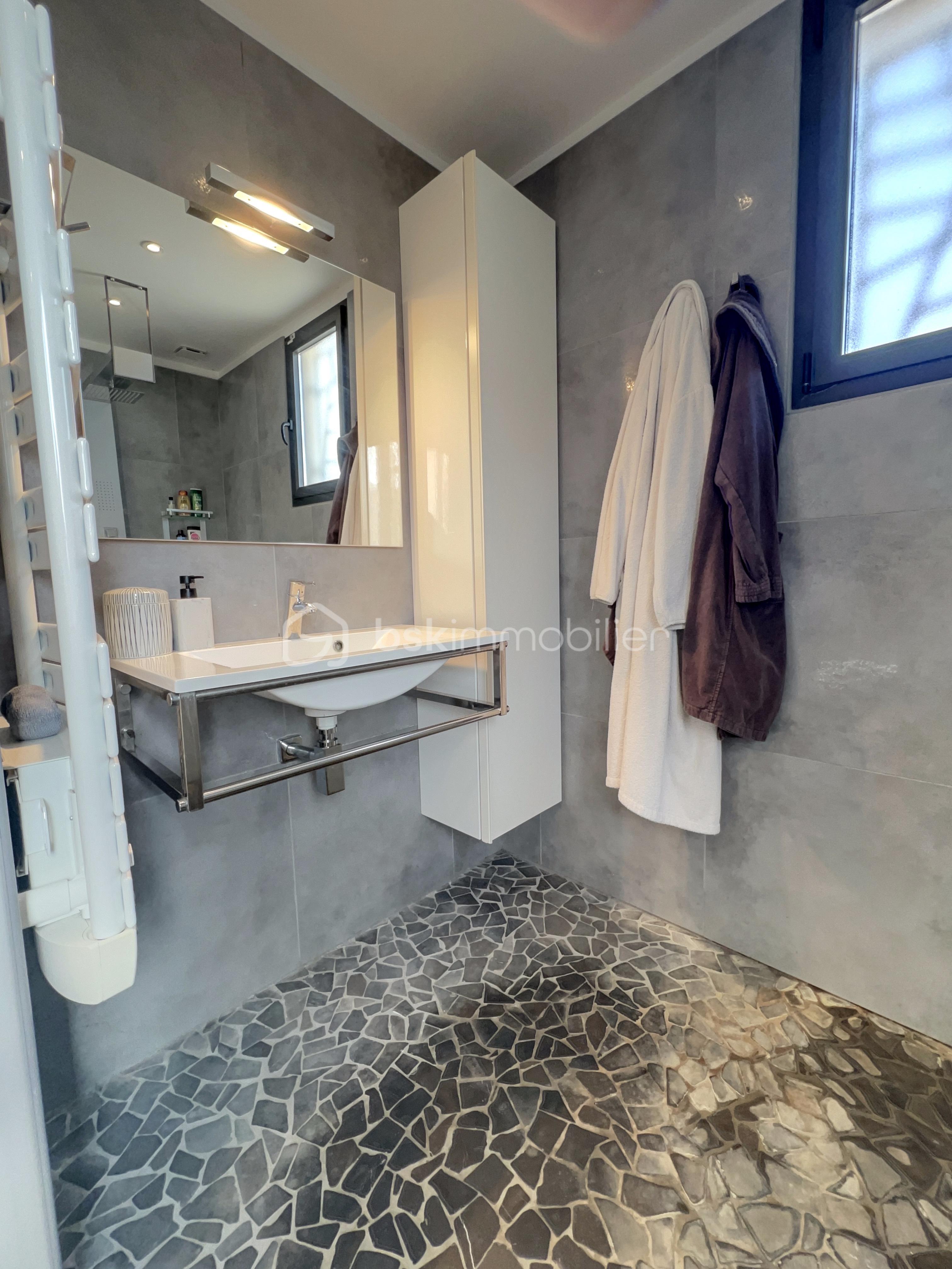 Maison contemporaine de 180 m² - 35B07CAD-5164-C864-BD75-A8DA72FBD7DC.jpg