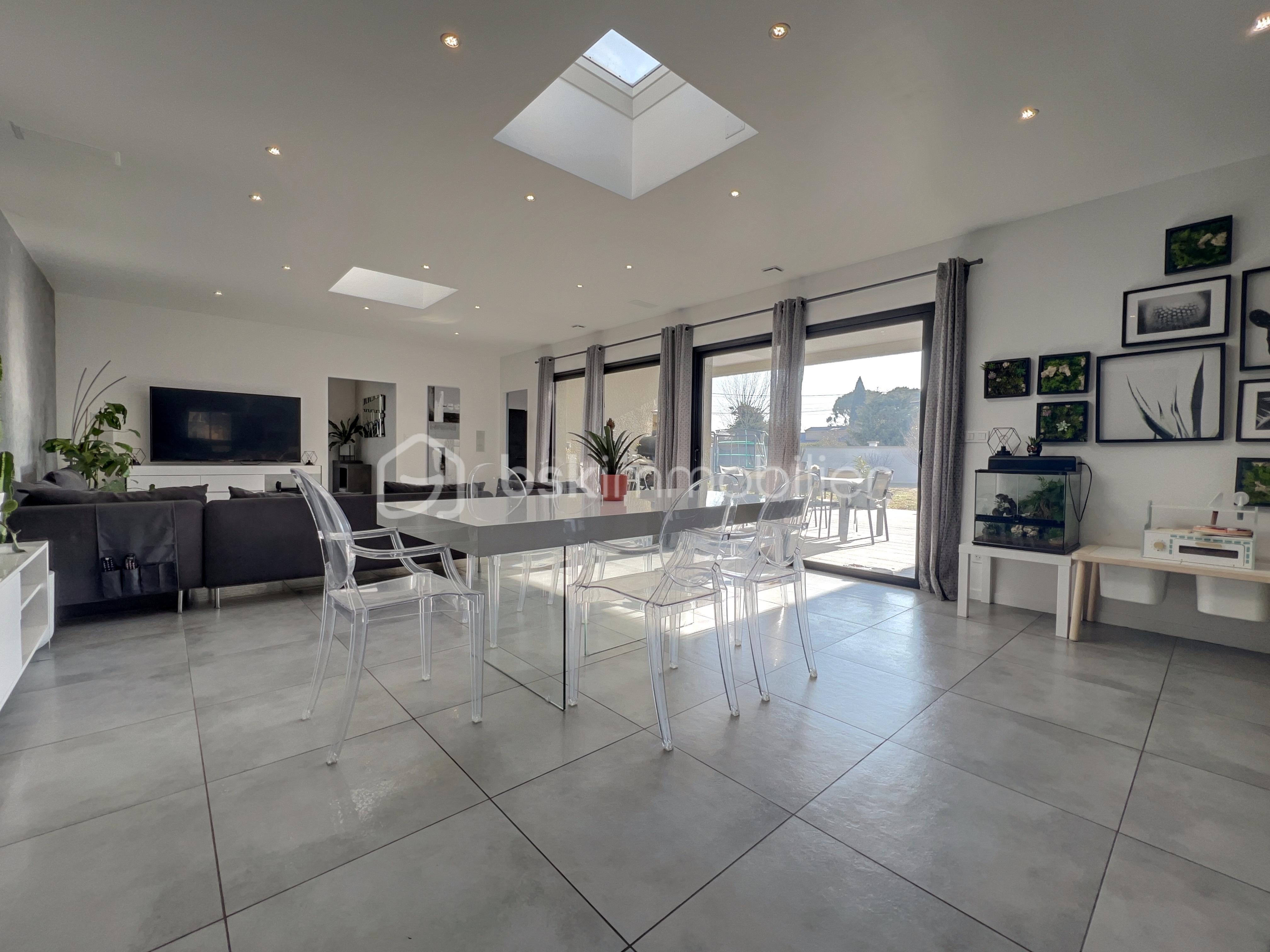 Maison contemporaine de 180 m² - 5135882D-79BC-00FF-5CA5-6671FB5A7244.jpg