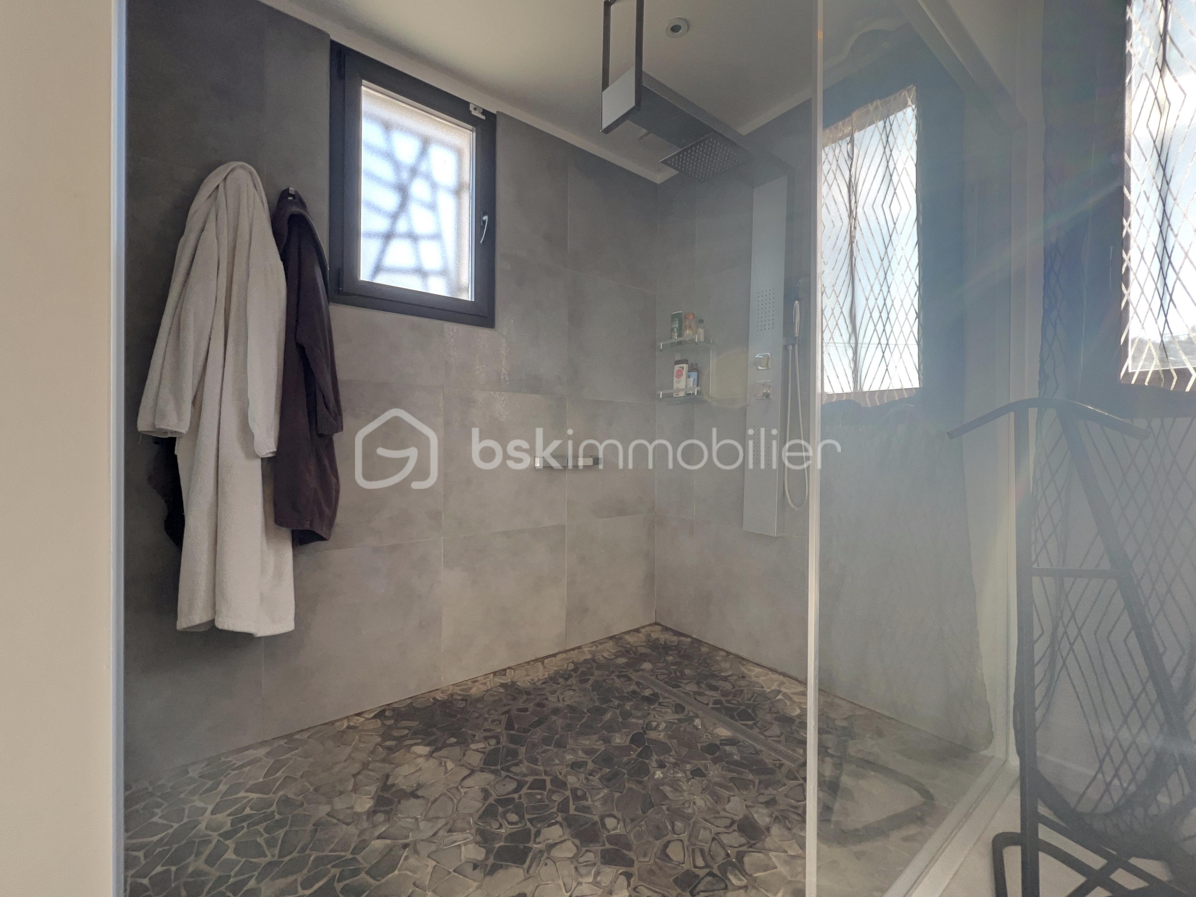 Maison contemporaine de 180 m² - 821B08D5-B50F-AA53-3B0C-14DBC7C23EEE.jpg