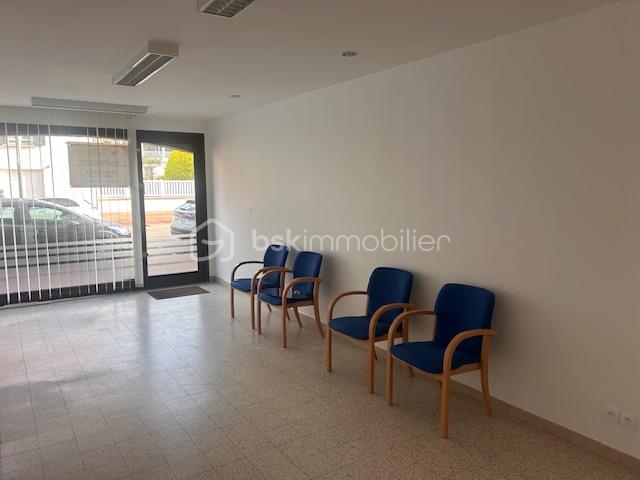 Local d activites de 47,10 m² - Bureau entrée.jpg