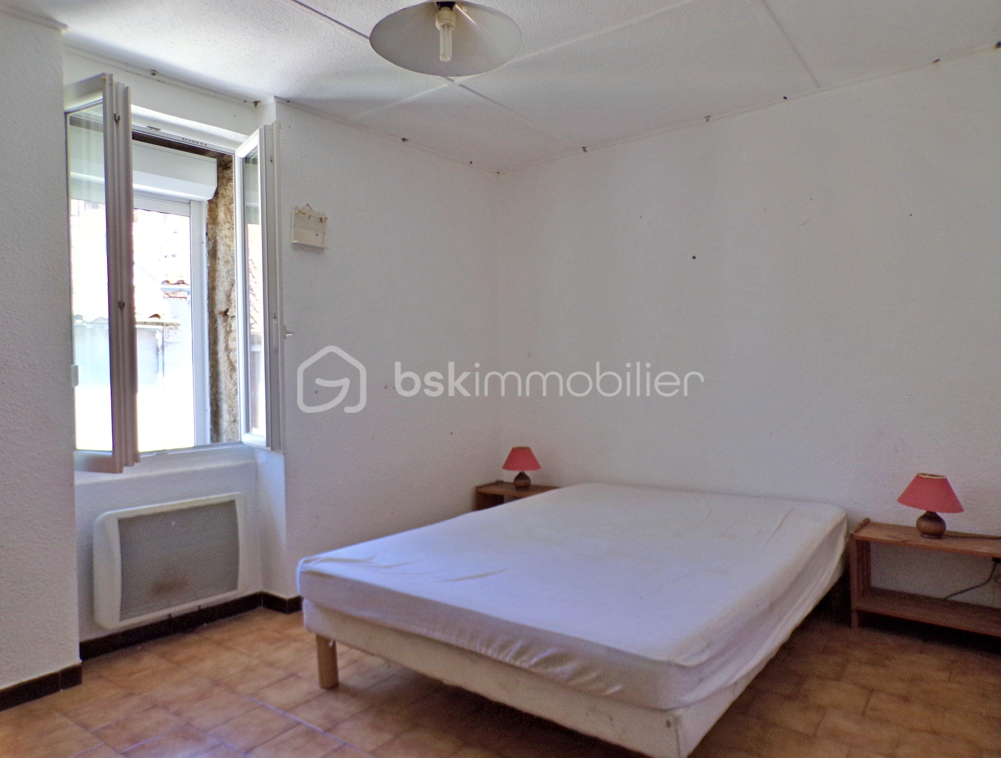 Immeuble de 325 m² - Chambre appart 2nd.JPG