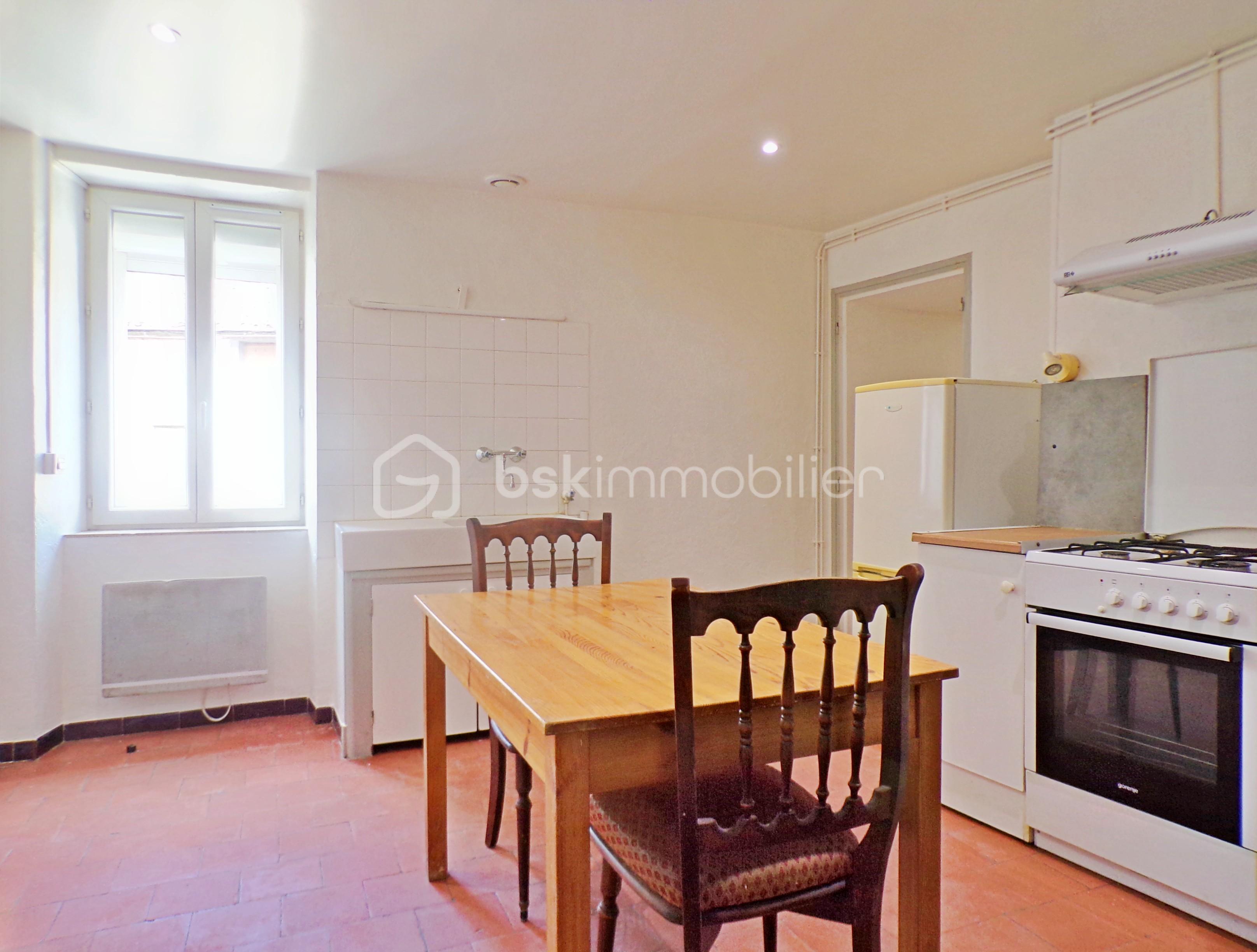 Immeuble de 325 m² - Cuisine appart 2nd.JPG