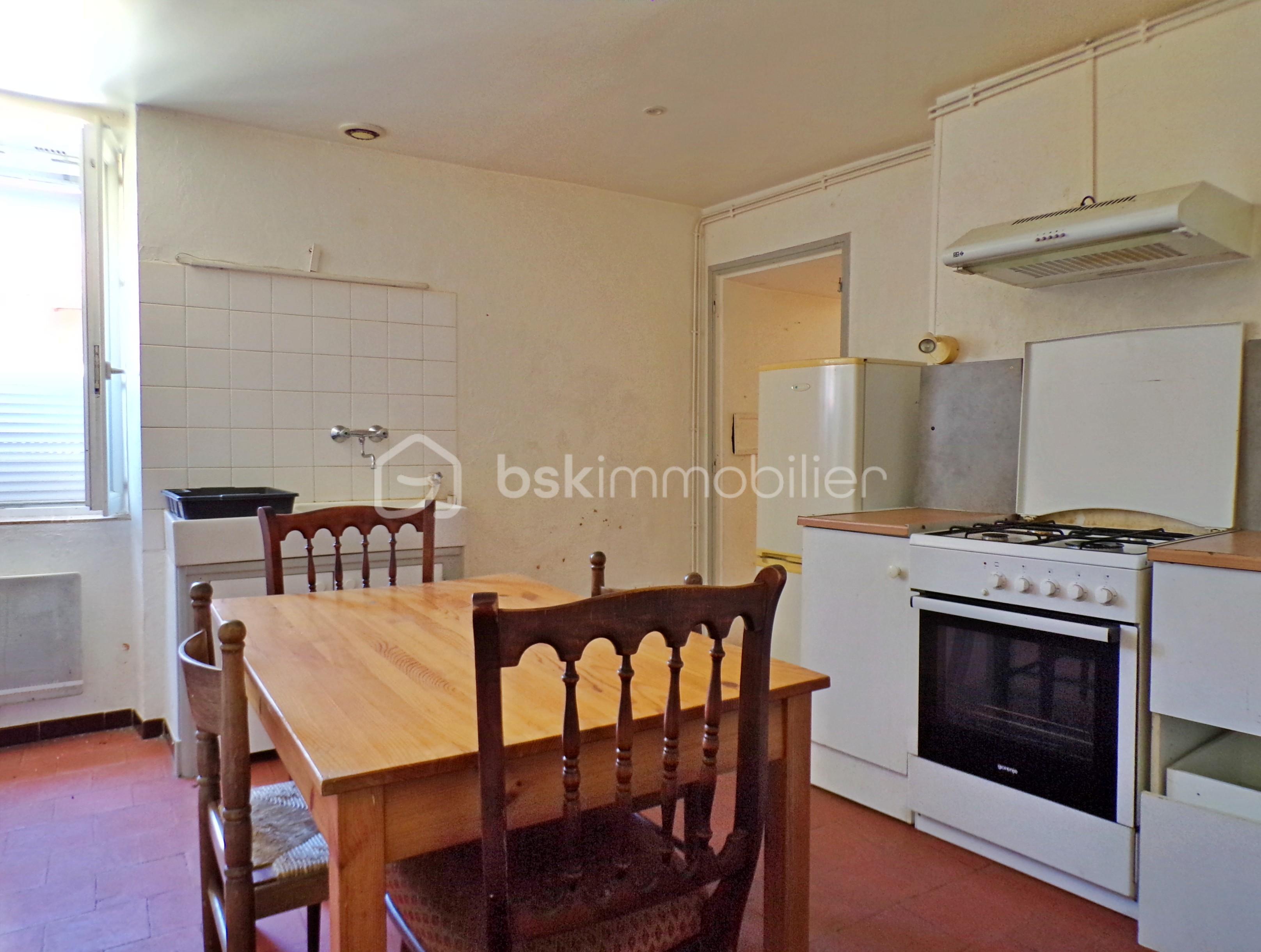 Immeuble de 325 m² - Cuisine appart 2nd.JPG