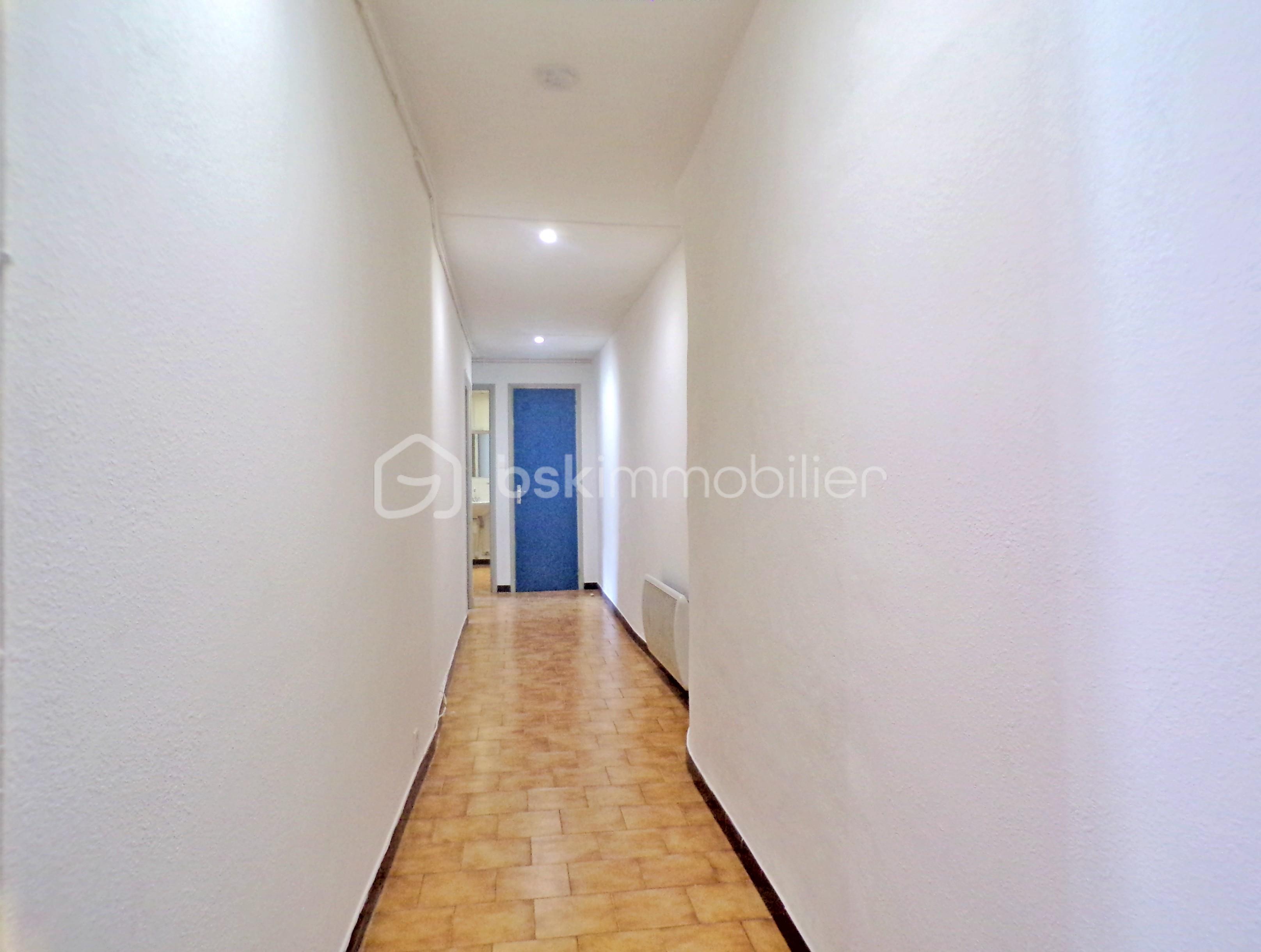 Immeuble de 325 m² - Couloir appart 2nd rénové.JPG