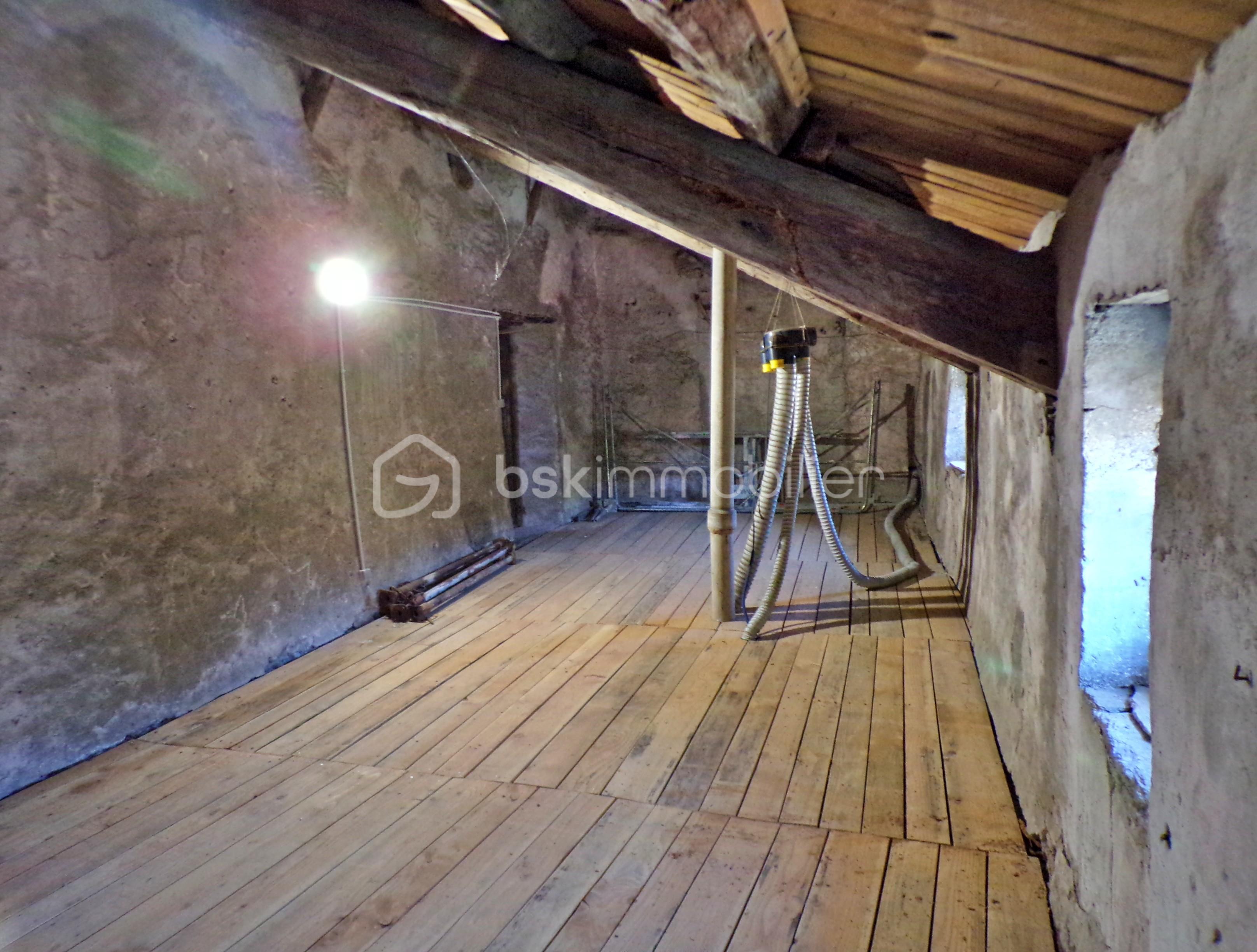 Immeuble de 325 m² - Grenier.JPG