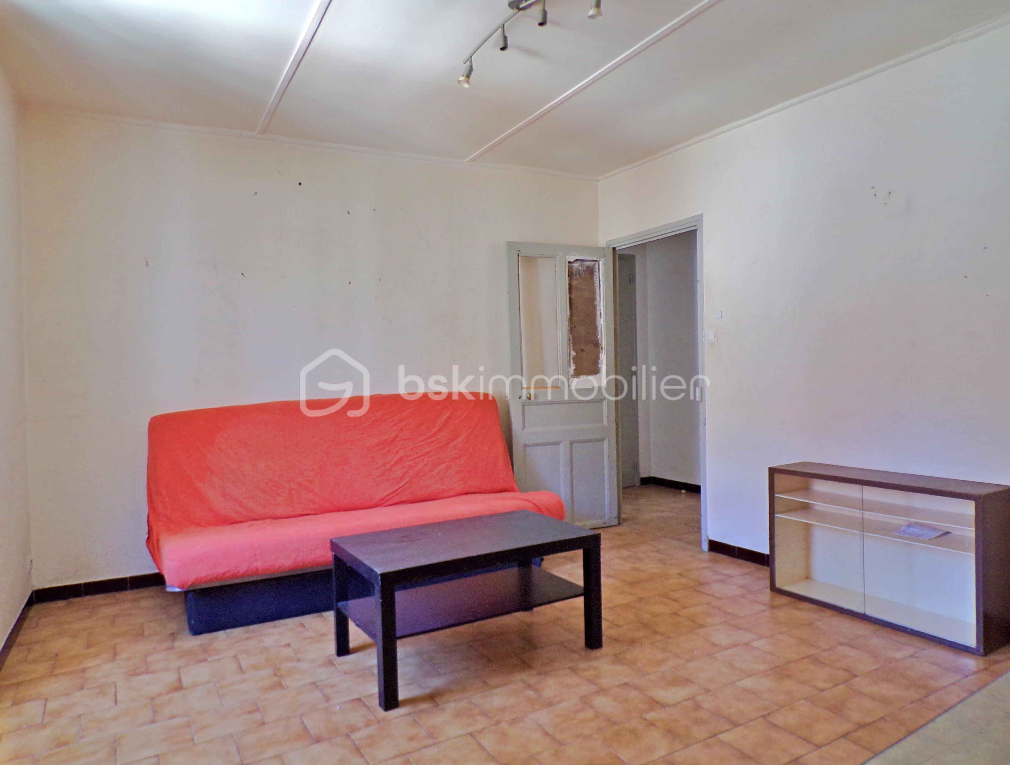 Immeuble de 325 m² - Salon appart 2nd.JPG