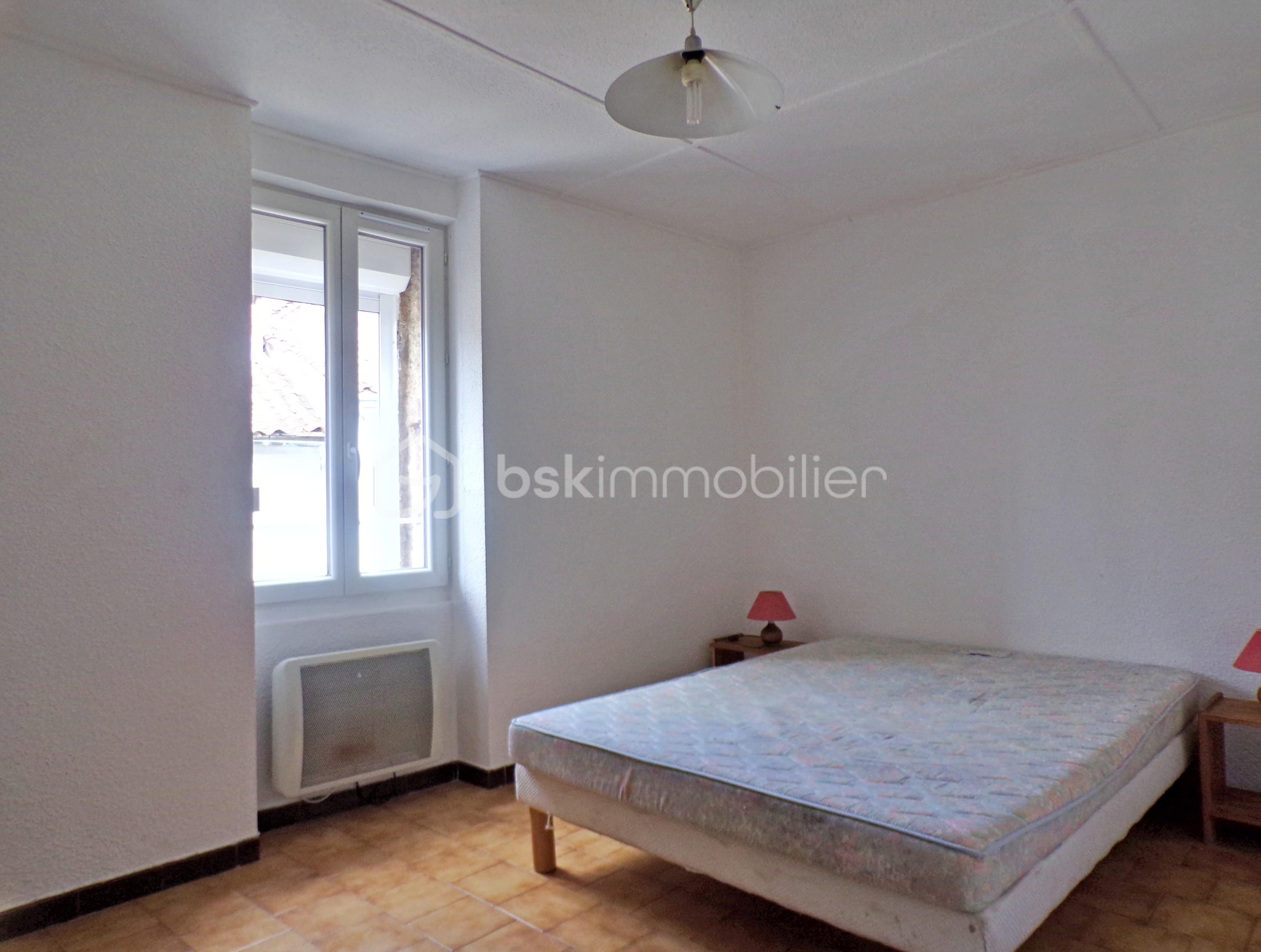 Immeuble de 325 m² - Chambre appart 2nd.JPG