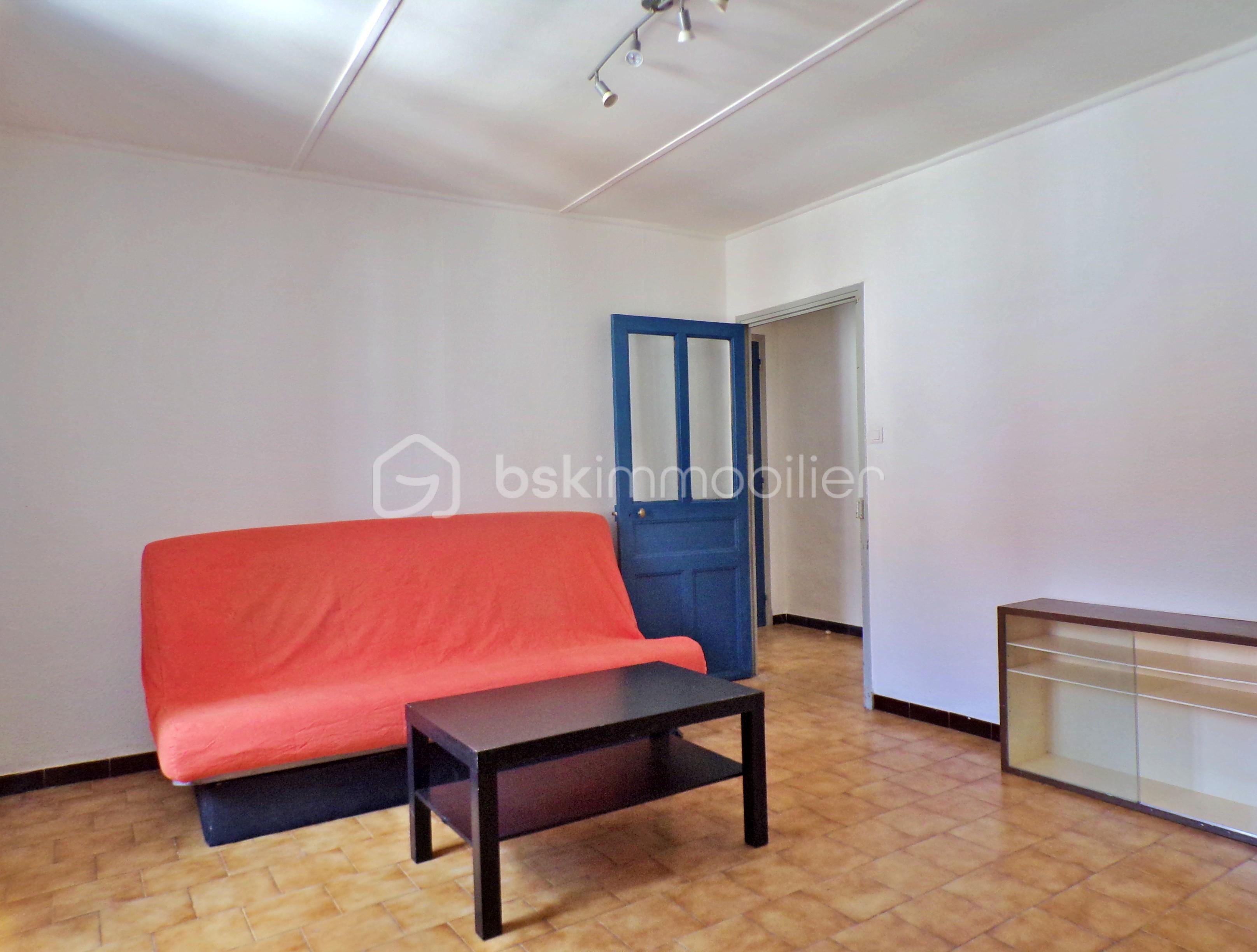 Immeuble de 325 m² - Salon appart 2nd.JPG