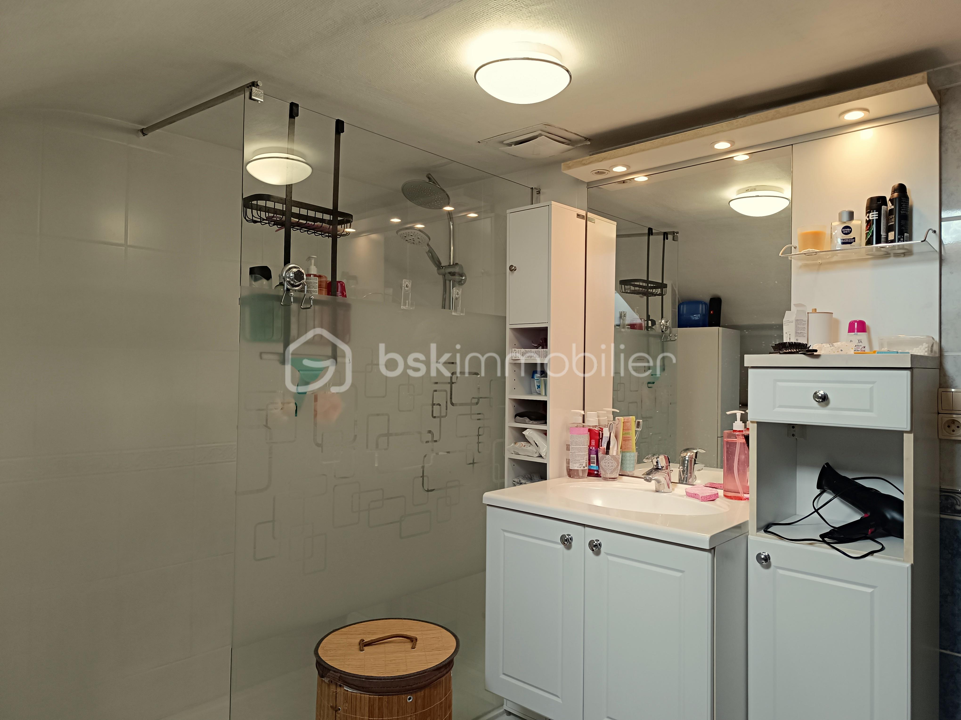 sale de bain avec douche italienne.jpg