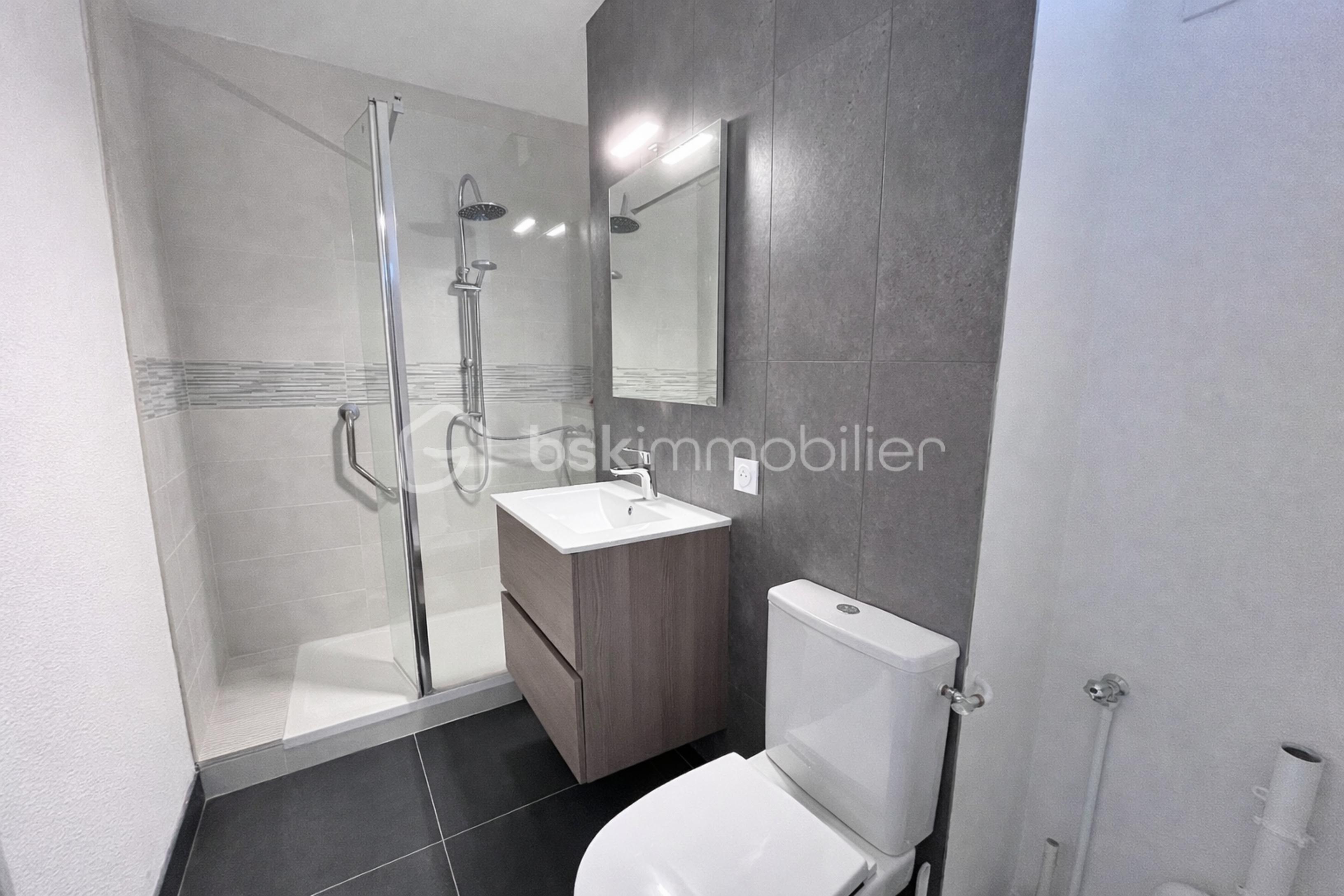 resize_Salle de bain moderne et epuree.png