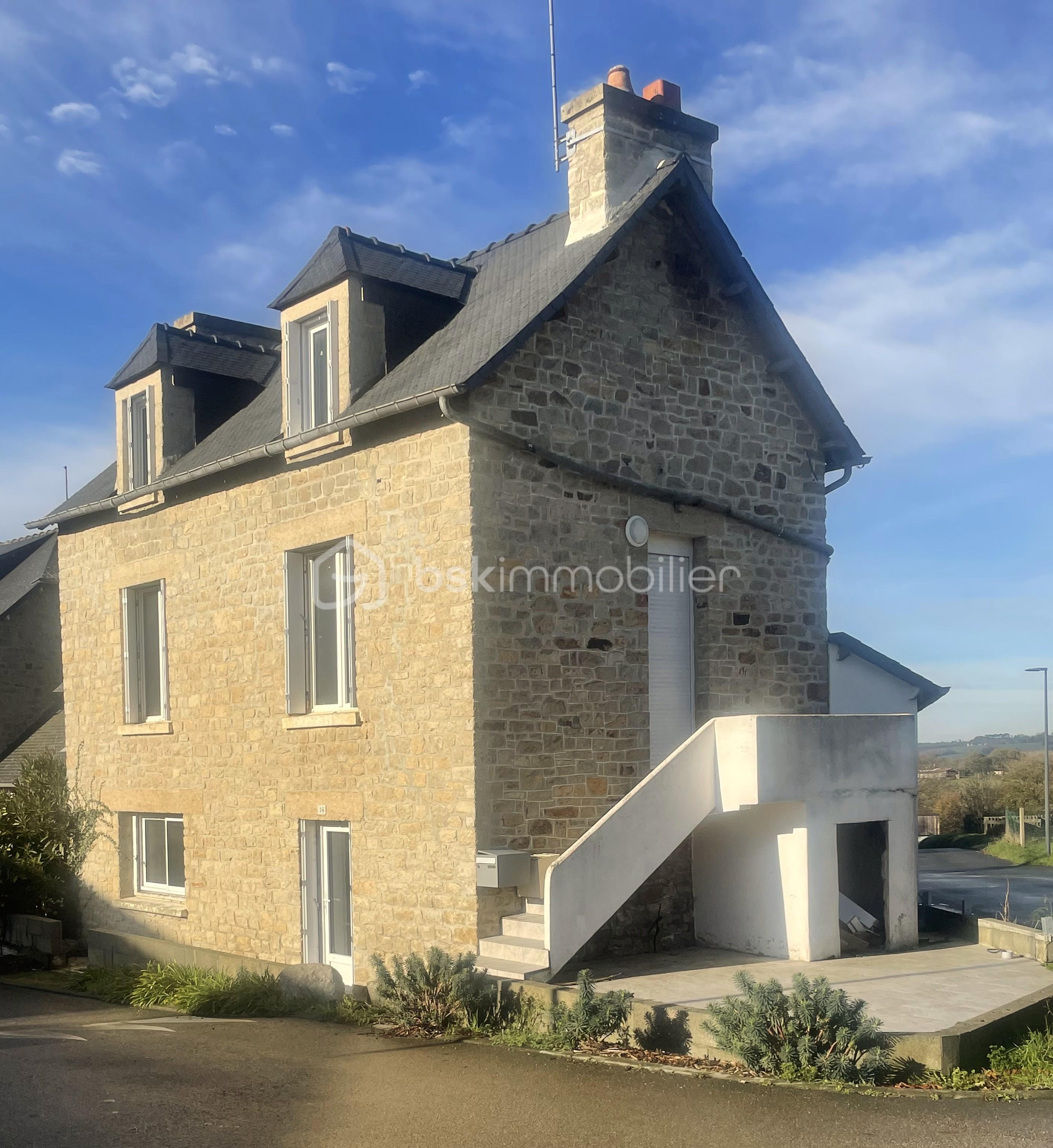 Maison en pierre de 107 m² - PIC1TREDIAS.jpg