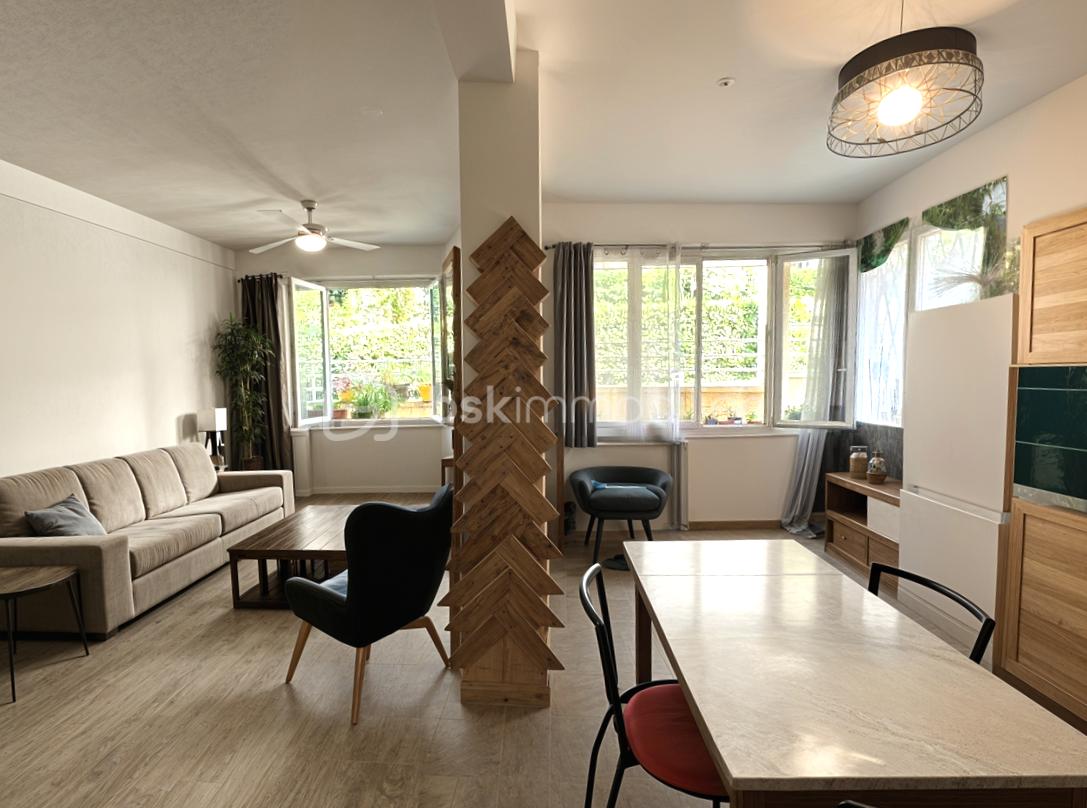 Appartement de 58 m² - salon cuisine.png