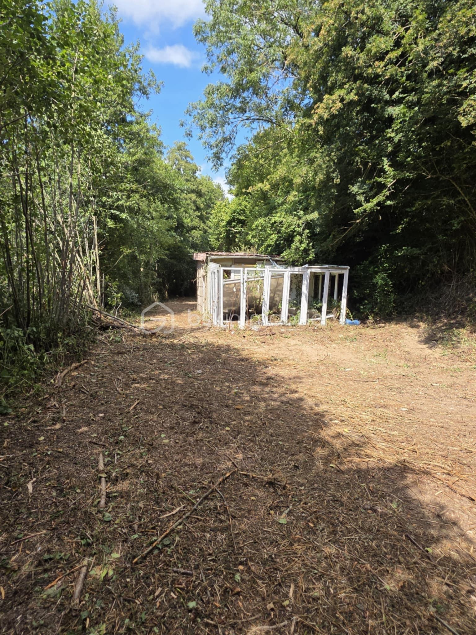 Terrain de 1 960 m² - 176d049e-b741-47c8-a364-5c80627c1d1e.jpg