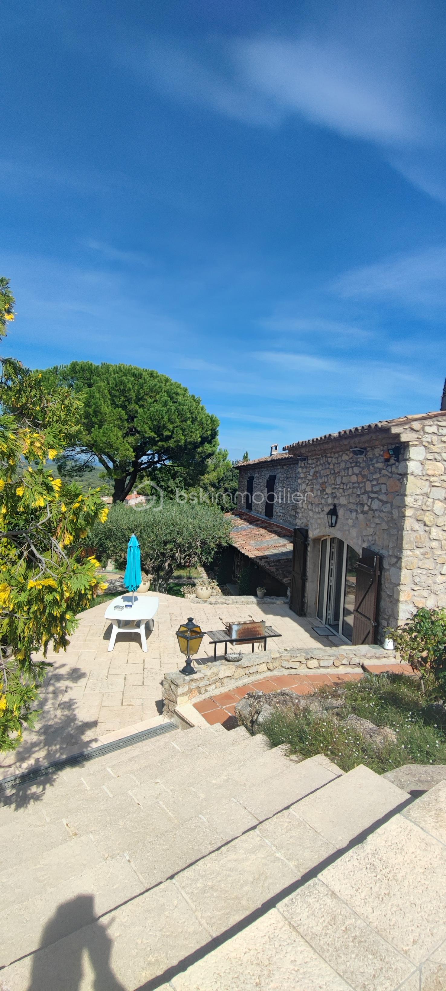 Maison en pierre de 180 m² - foquet vue plong terr appart.jpg