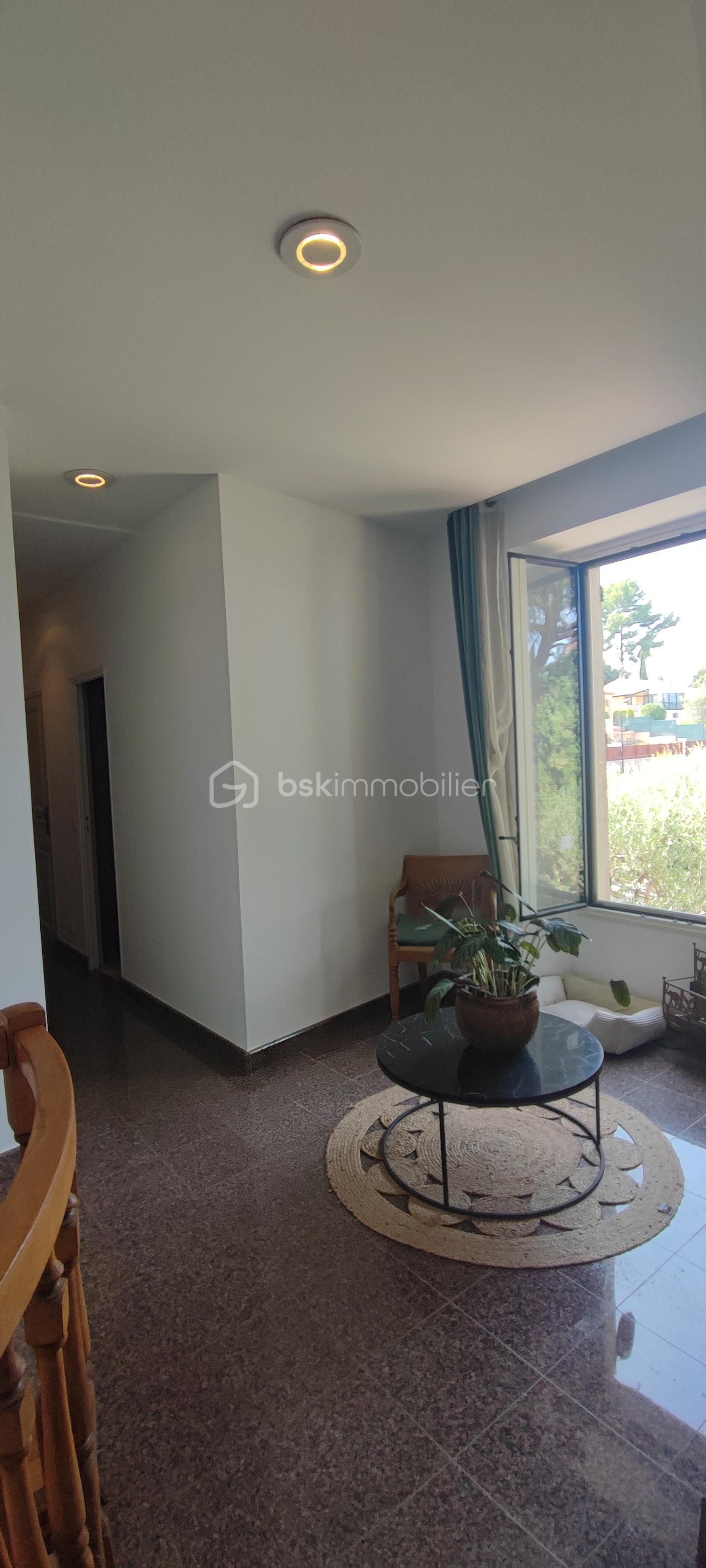 Maison en pierre de 180 m² - foquet vue palier etage.jpg