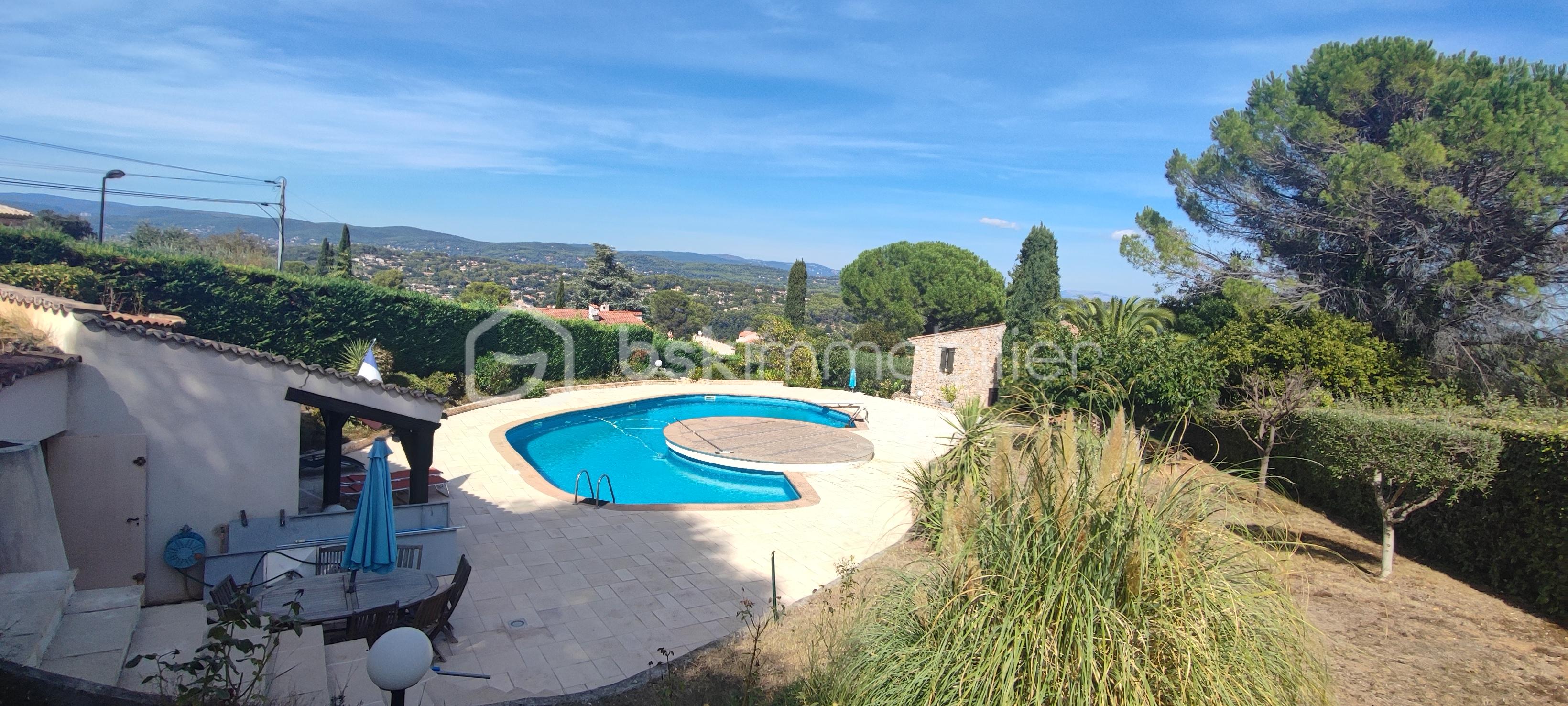 Maison en pierre de 180 m² - foquet vue pano pisc cui ete 4.jpg