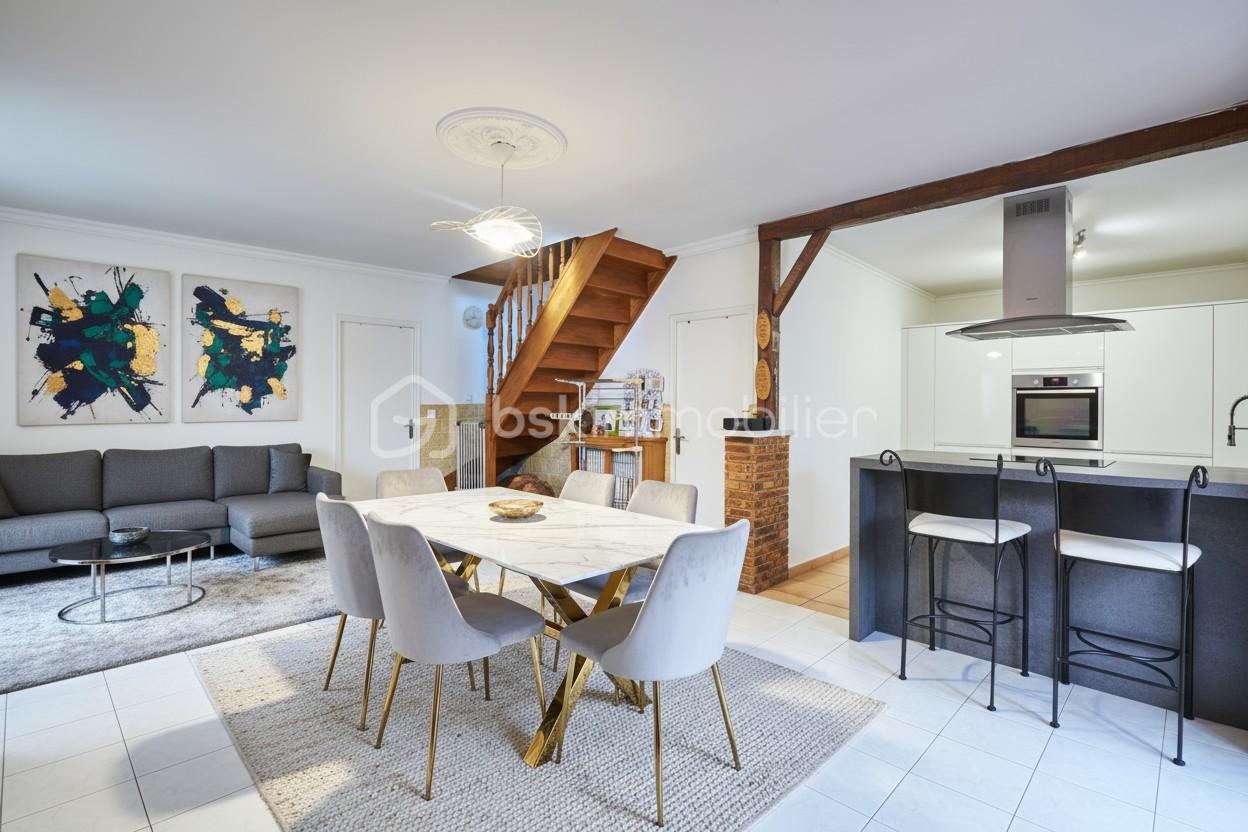 Maison de 88 m² - Cuisine ouverte sur séjour luxueux.jpg