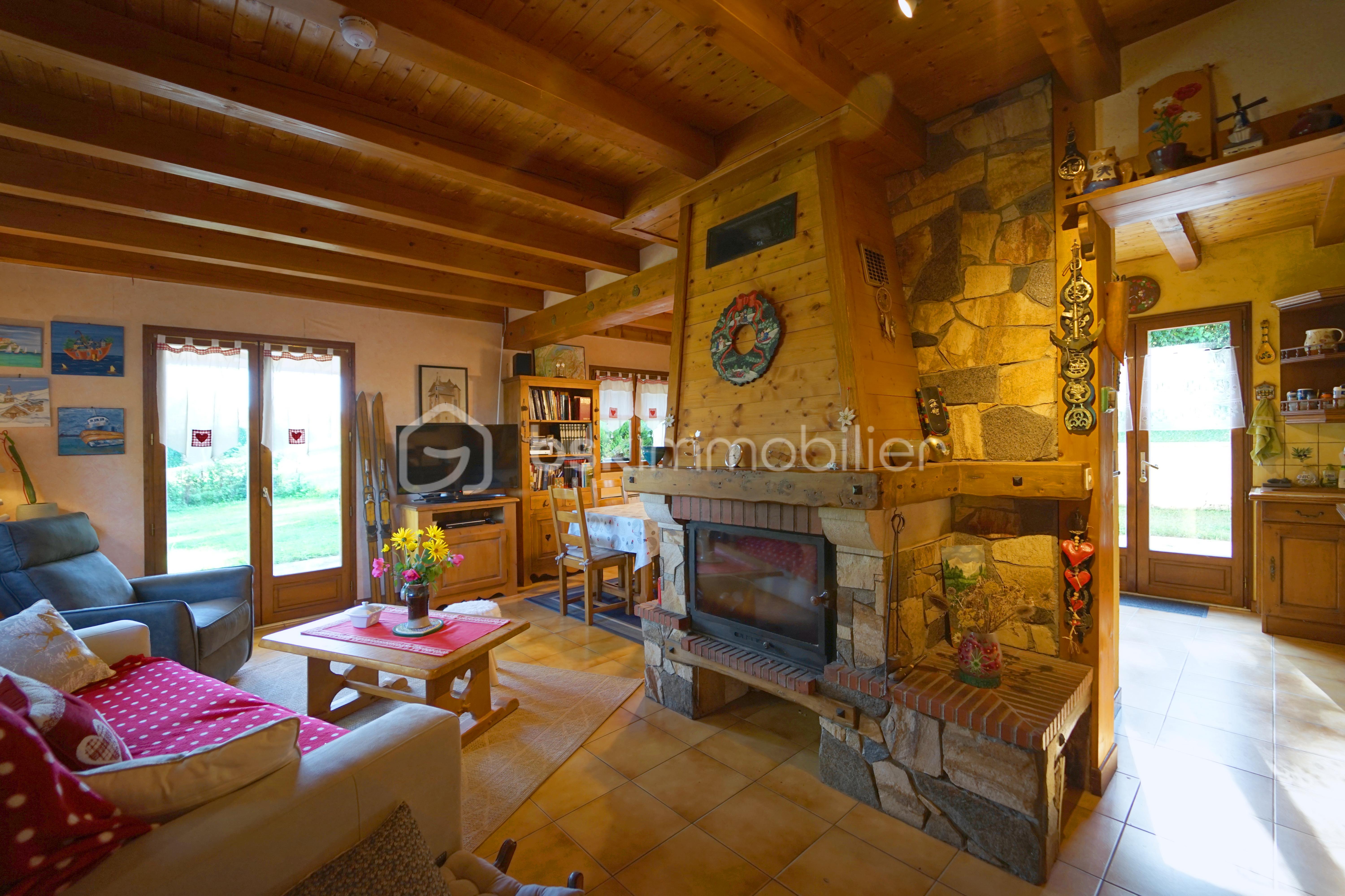 Maison traditionnelle de 95,50 m² - cheminee.JPG