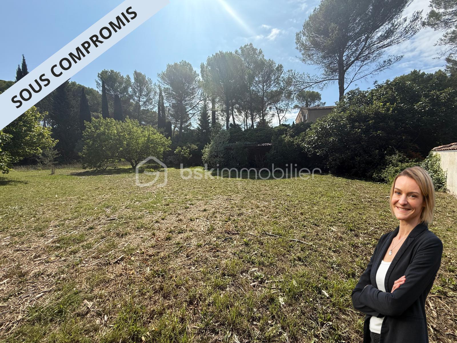 Terrain de 1 077 m²