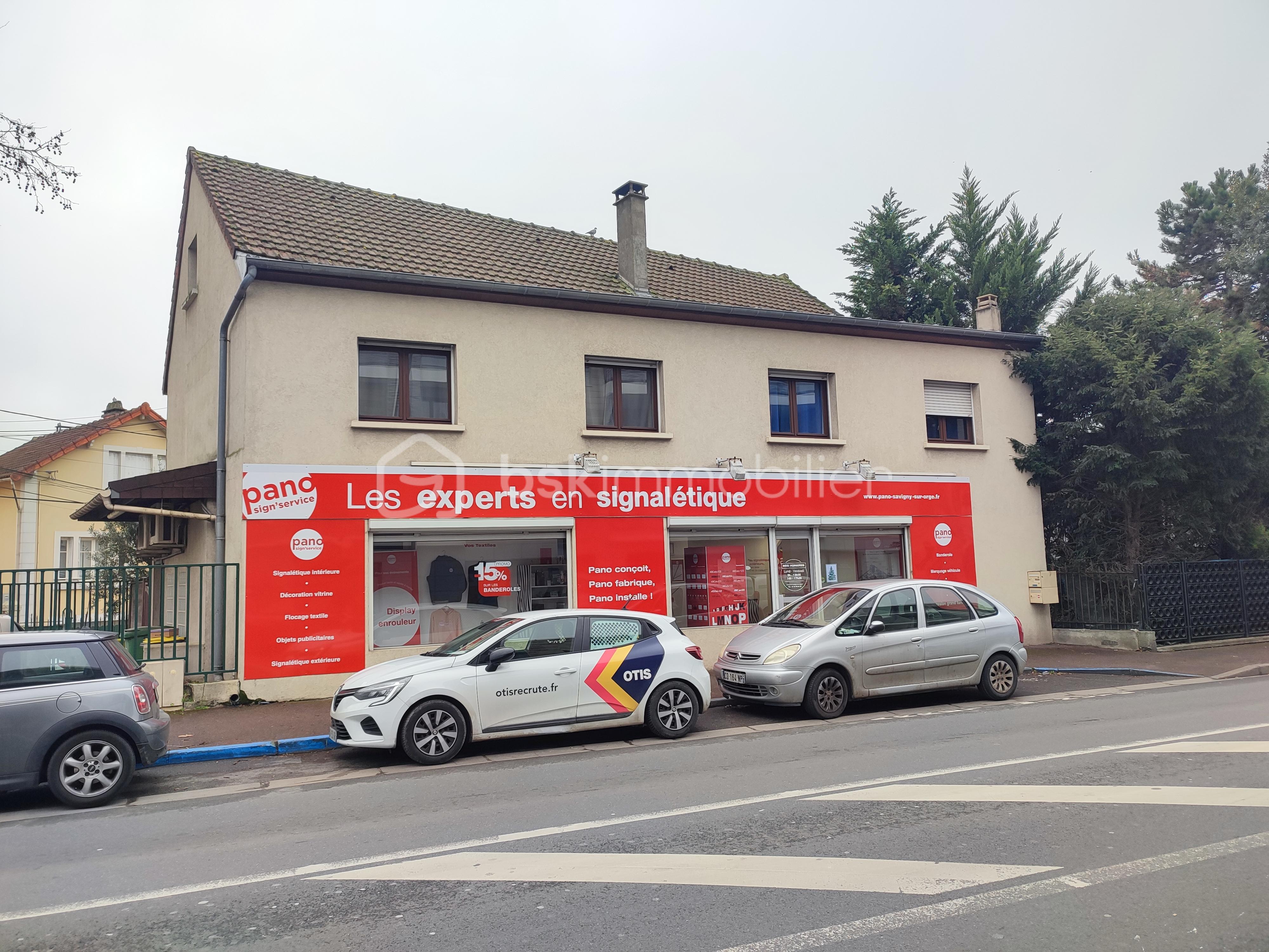 Local d'activités de 73,69 m²