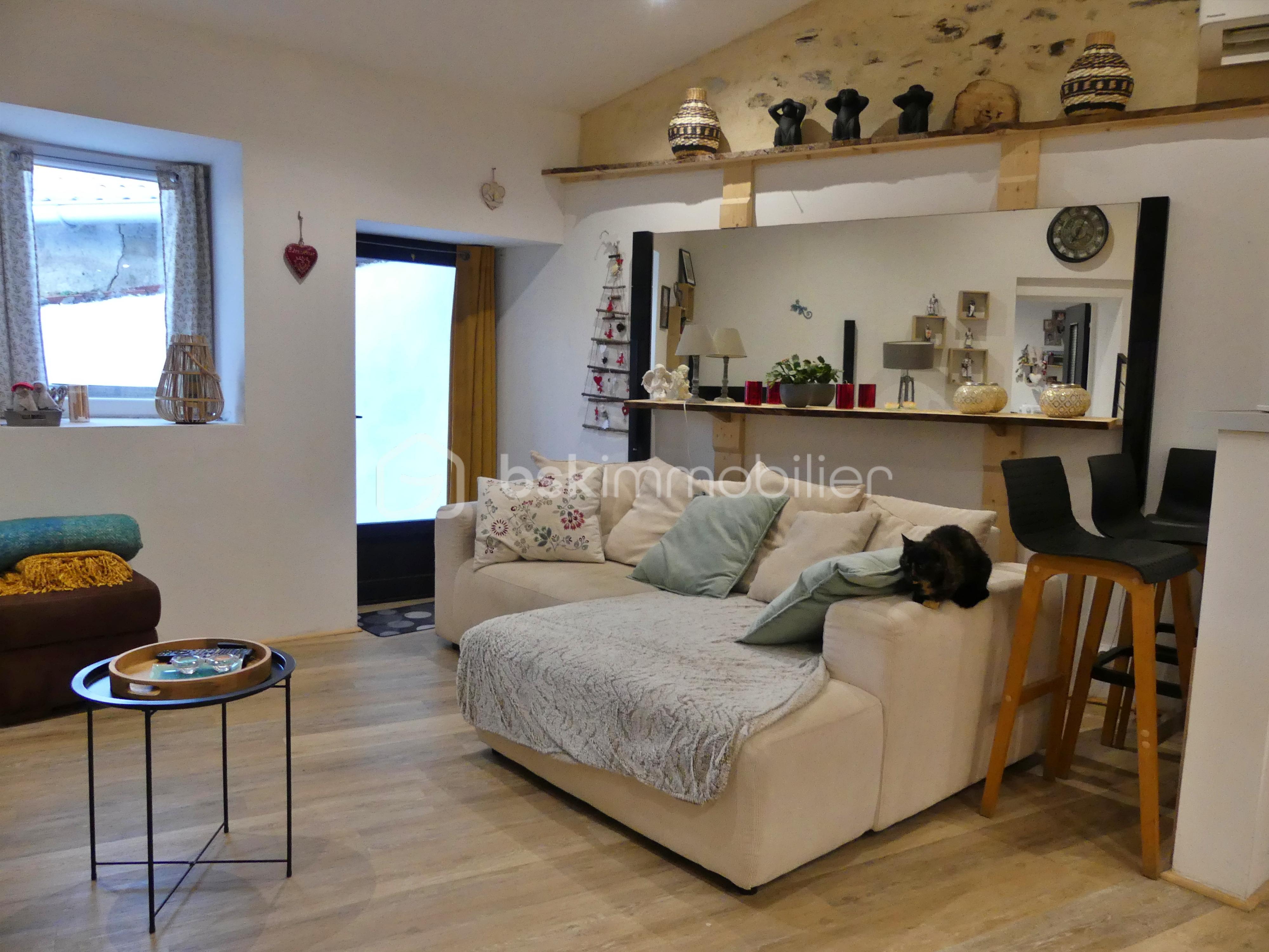 Maison de village de 90 m² - salon 2.JPG