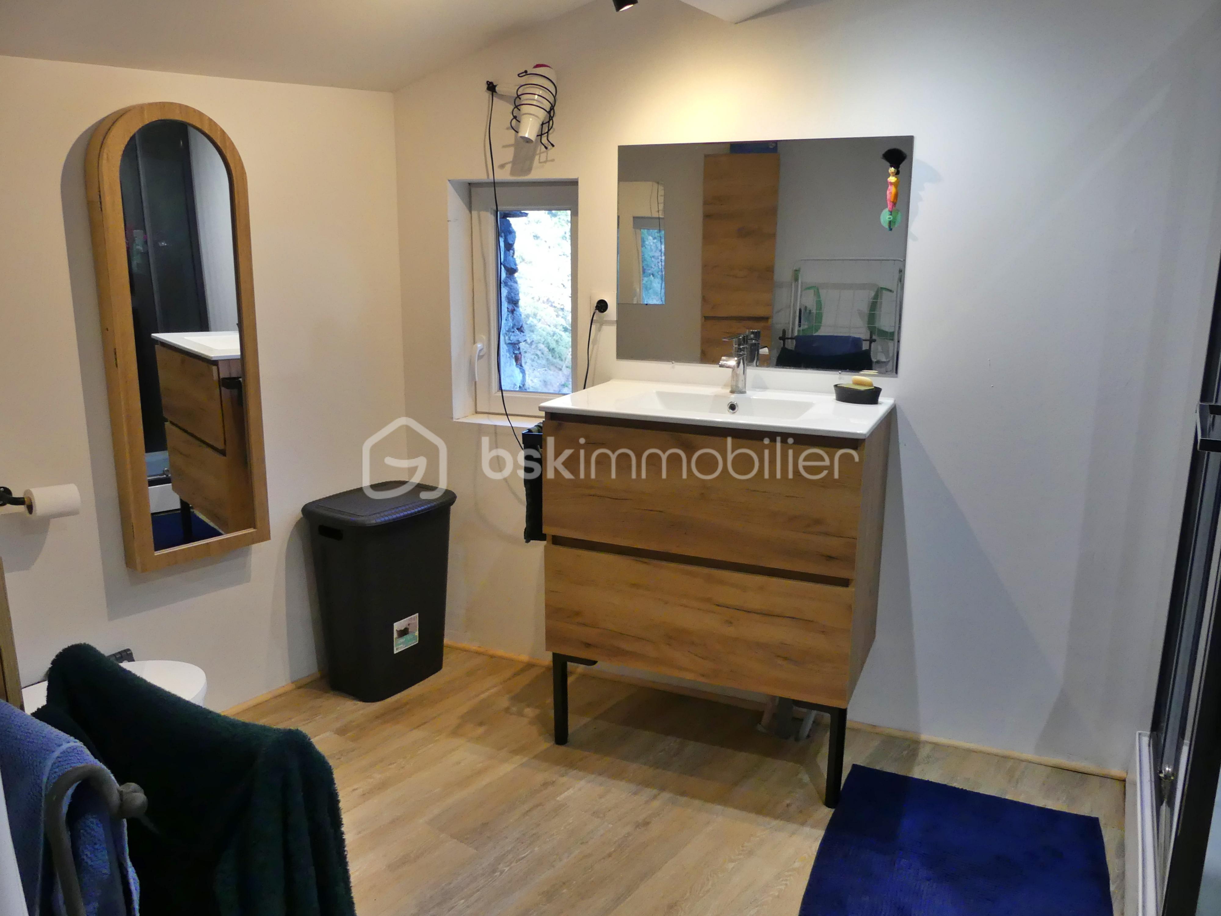 Maison de village de 90 m² - salle d'eau2.JPG