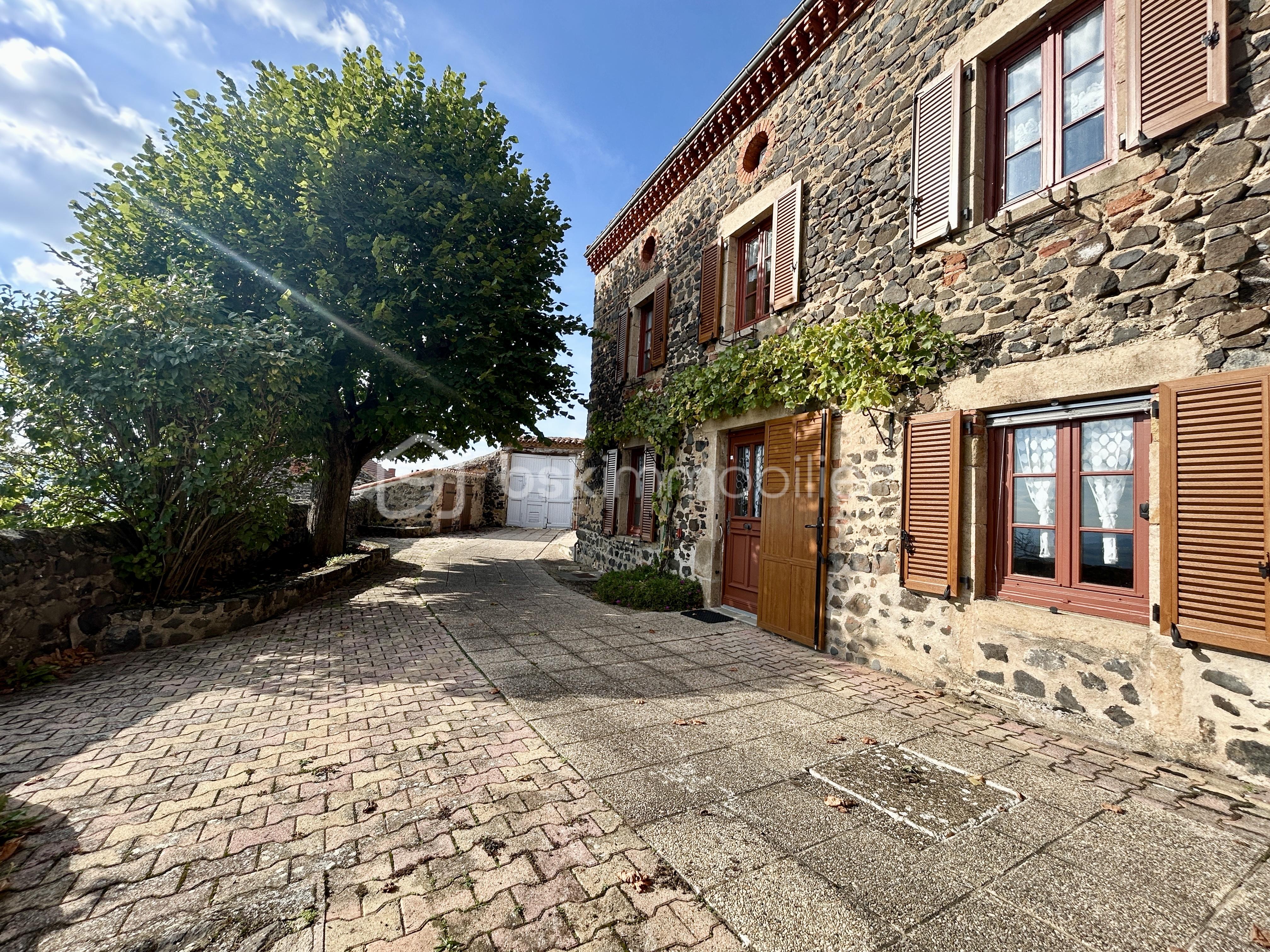 Maison en pierre de 130 m² - P2.jpg
