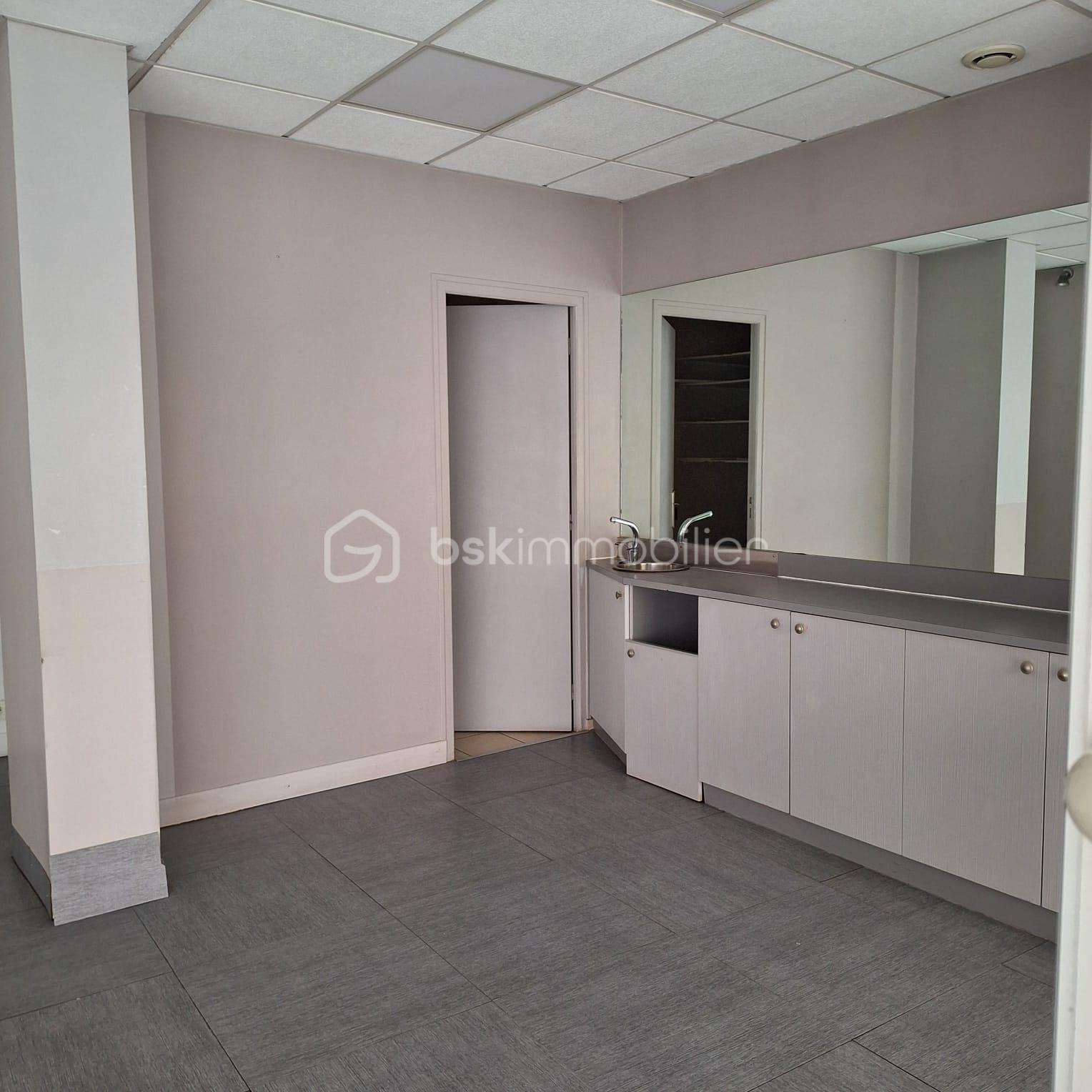 Local d activites de 50 m²