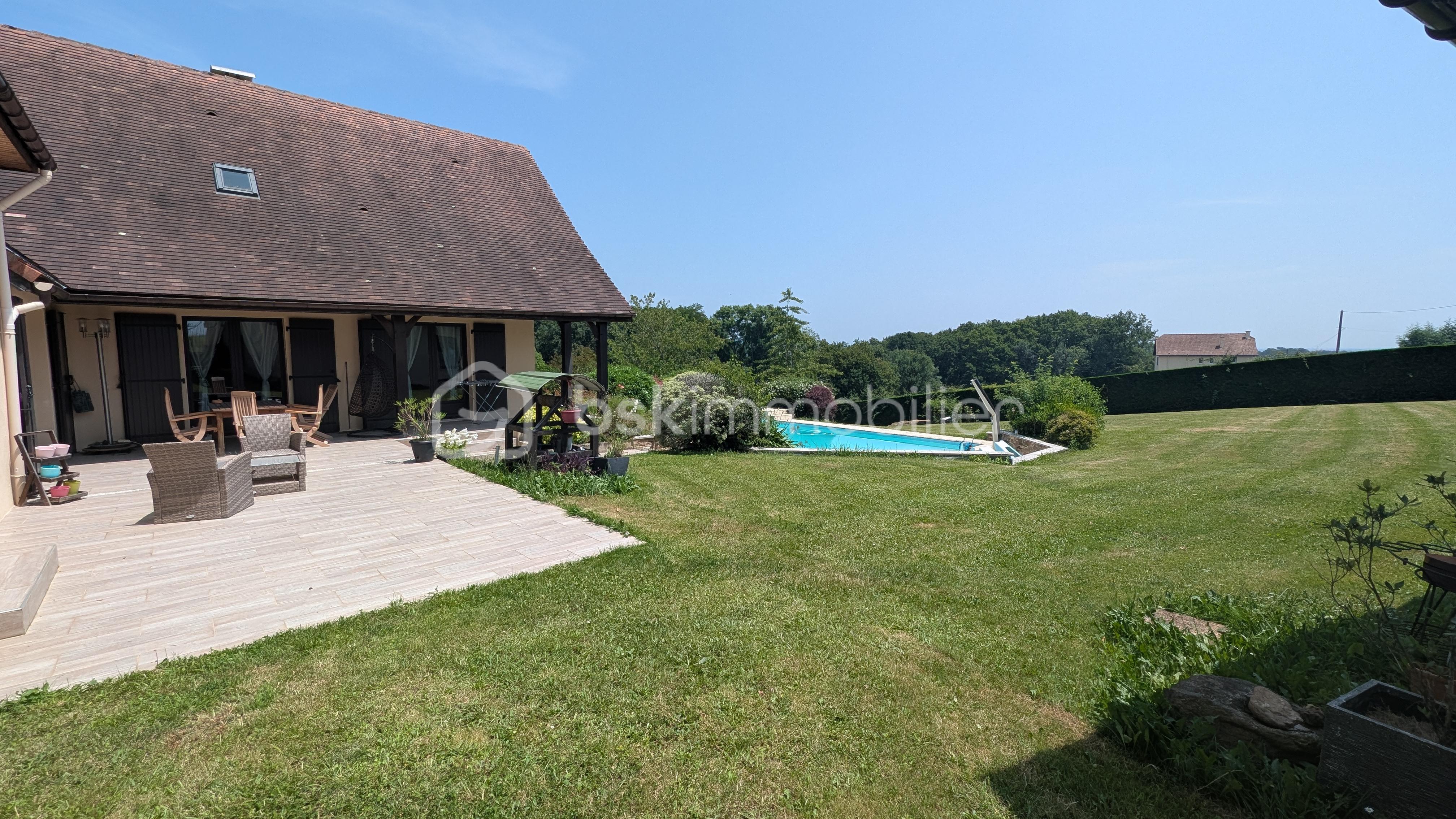 Maison traditionnelle de 189 m² - PXL_20250613_122256616.MP.jpg