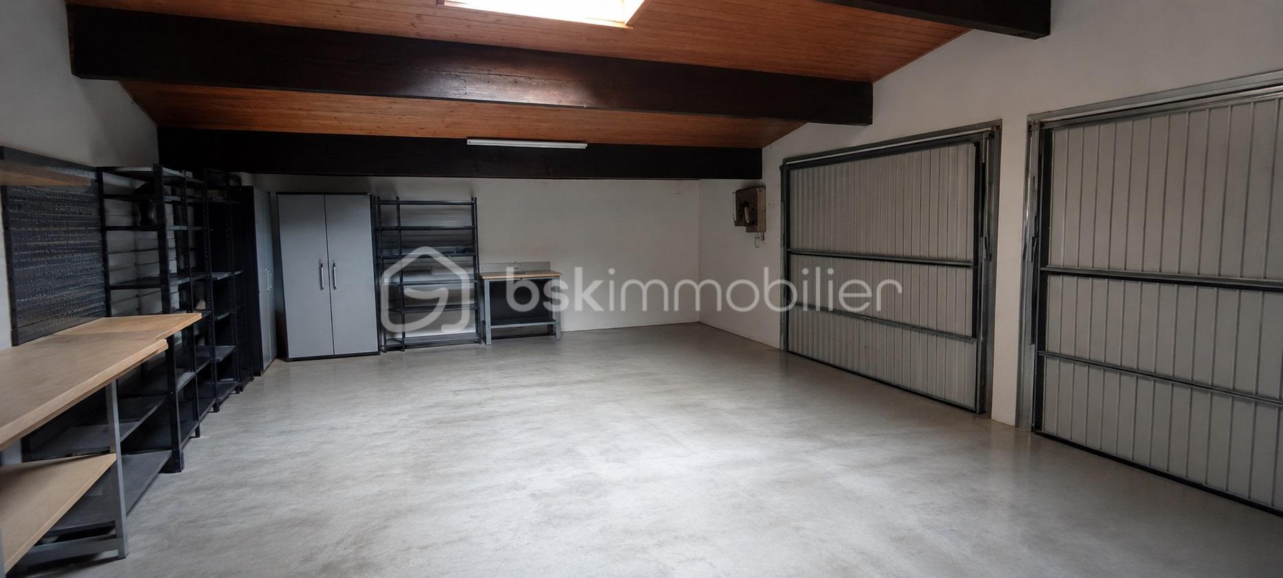 DOUBLE GARAGE.jpg