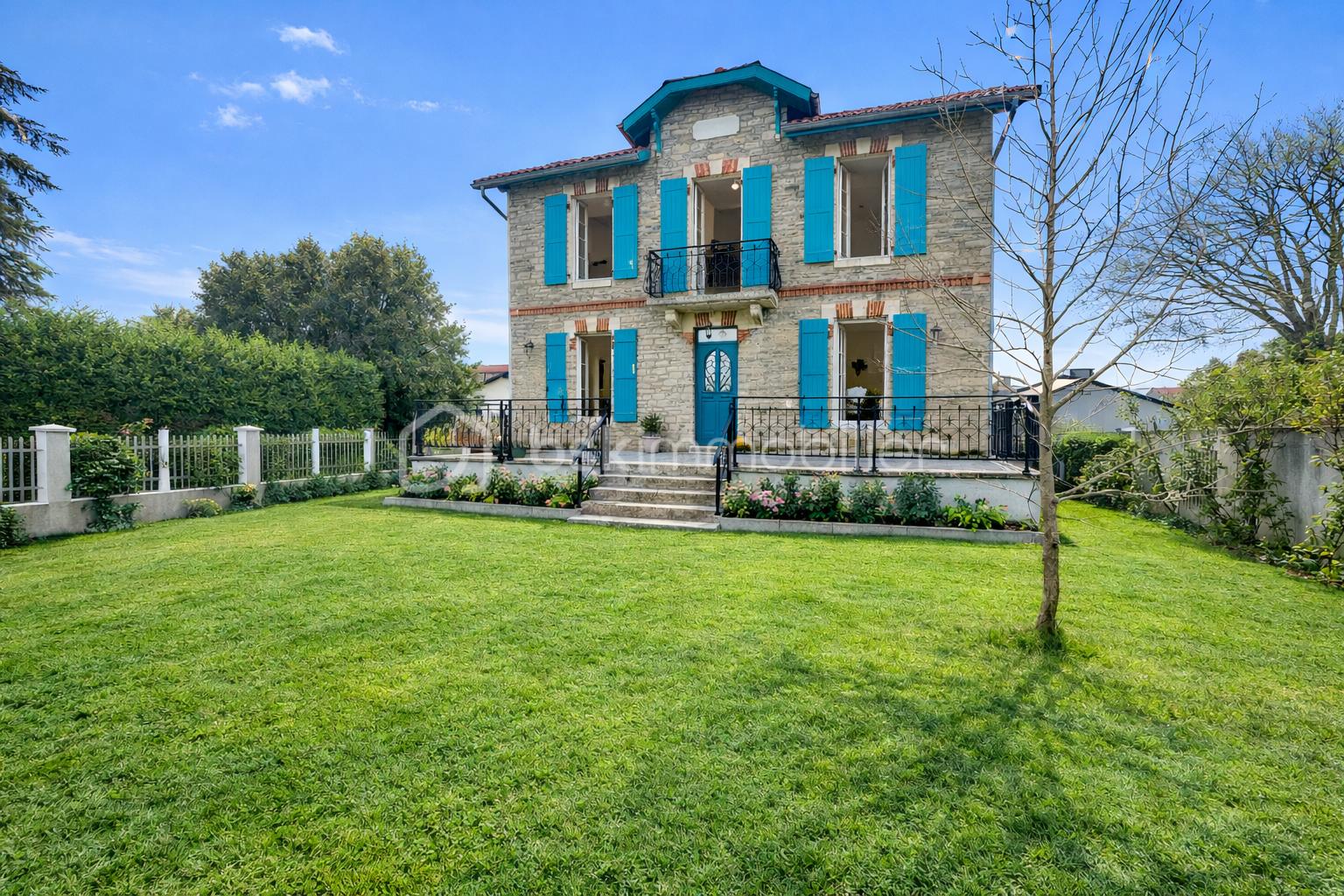 Facade et jardin.png