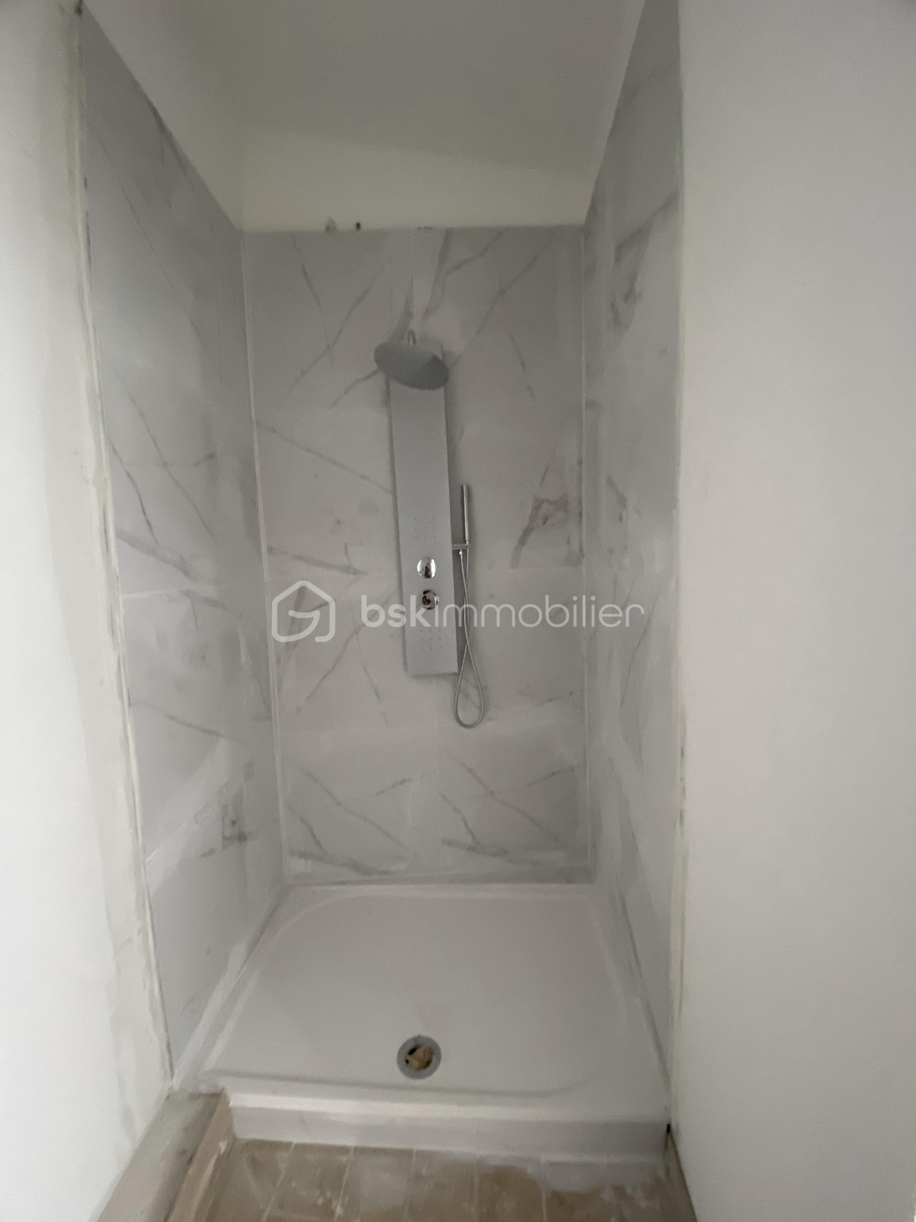 STUDIO 3EME ETAGE - SALLE D EAU.jpg