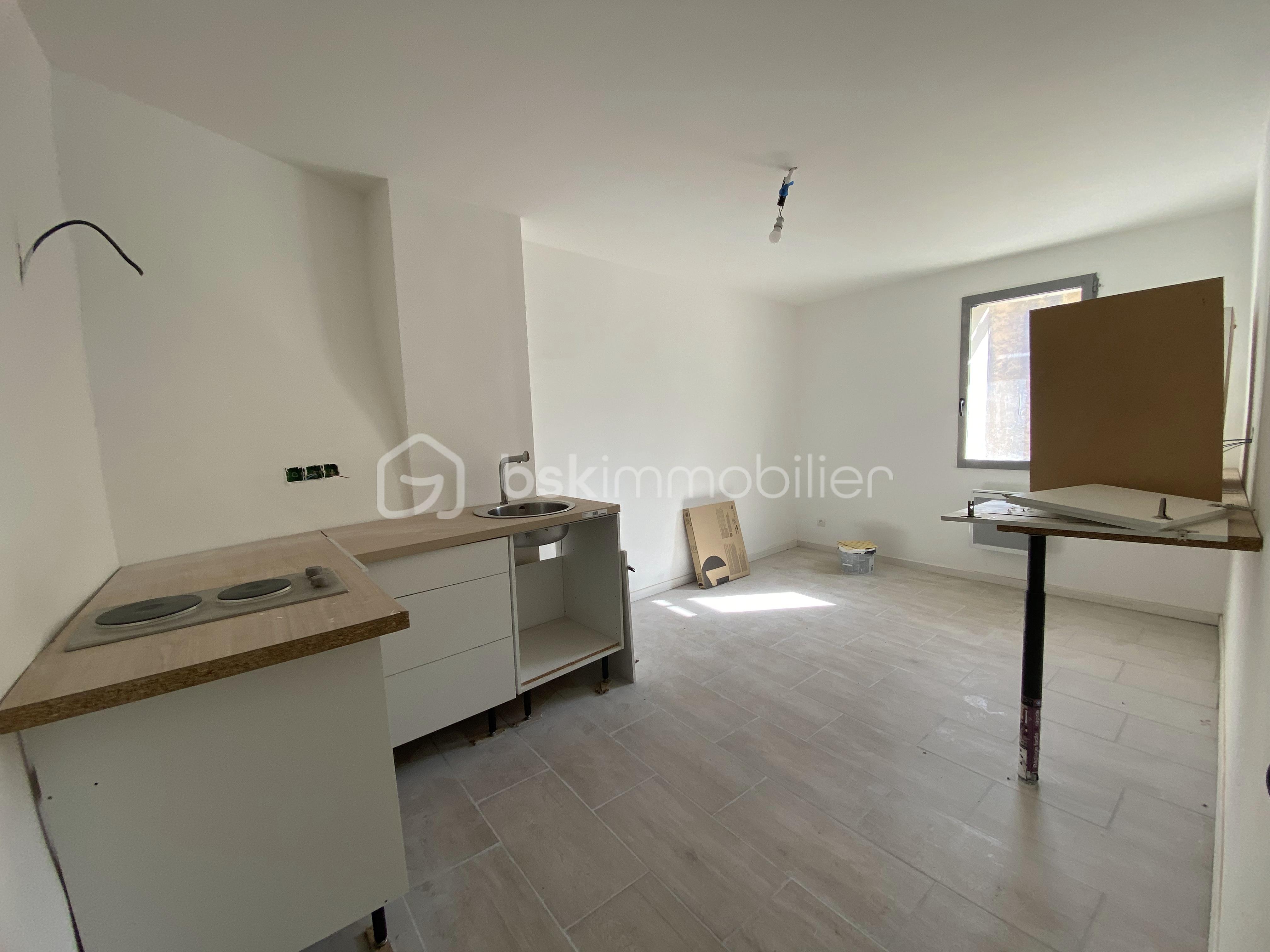 APPARTEMENT 1ER ETAGE CUISINE SALON AUTRE VUE.jpg