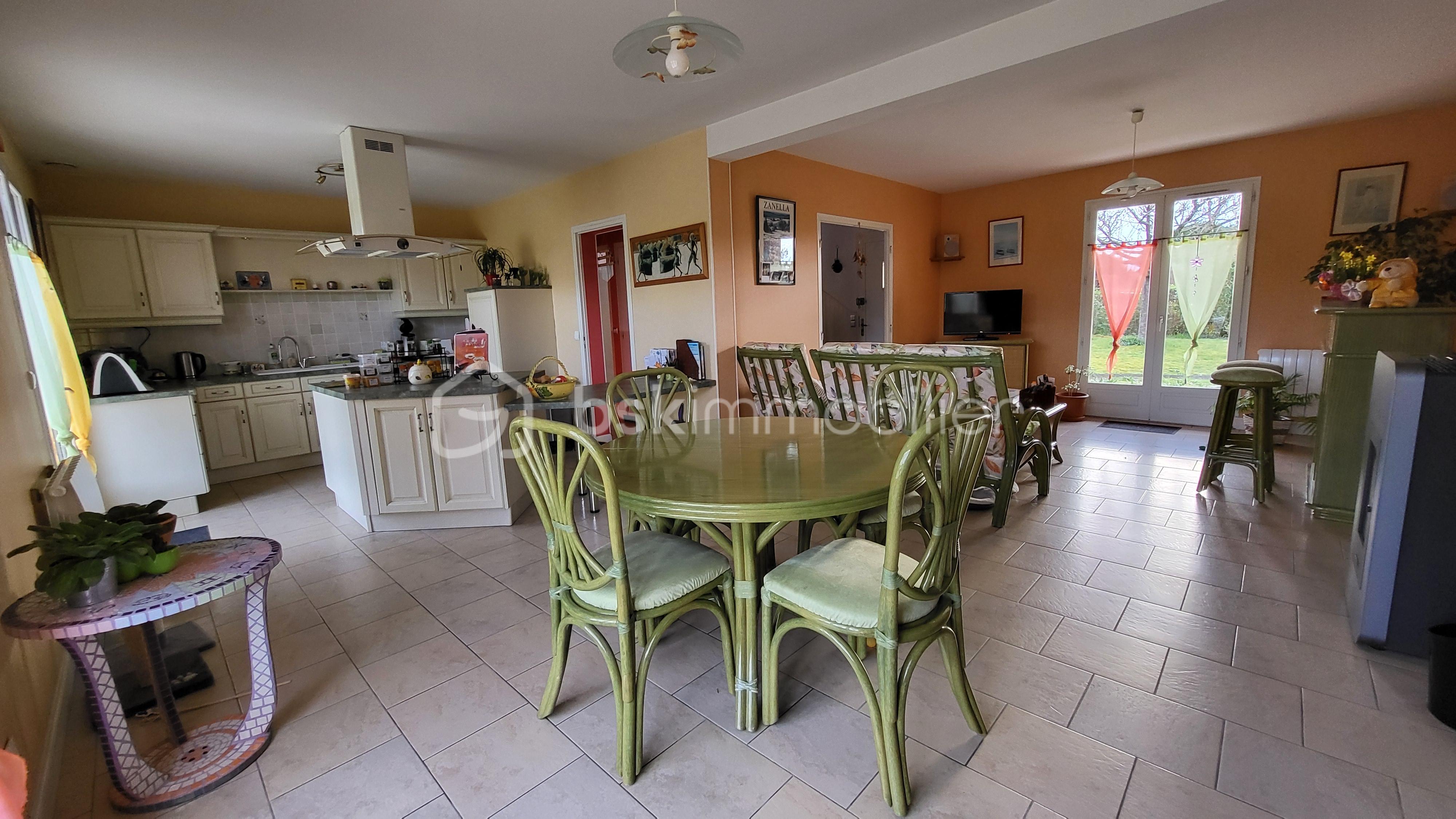 cuisine SAM Salon.jpg