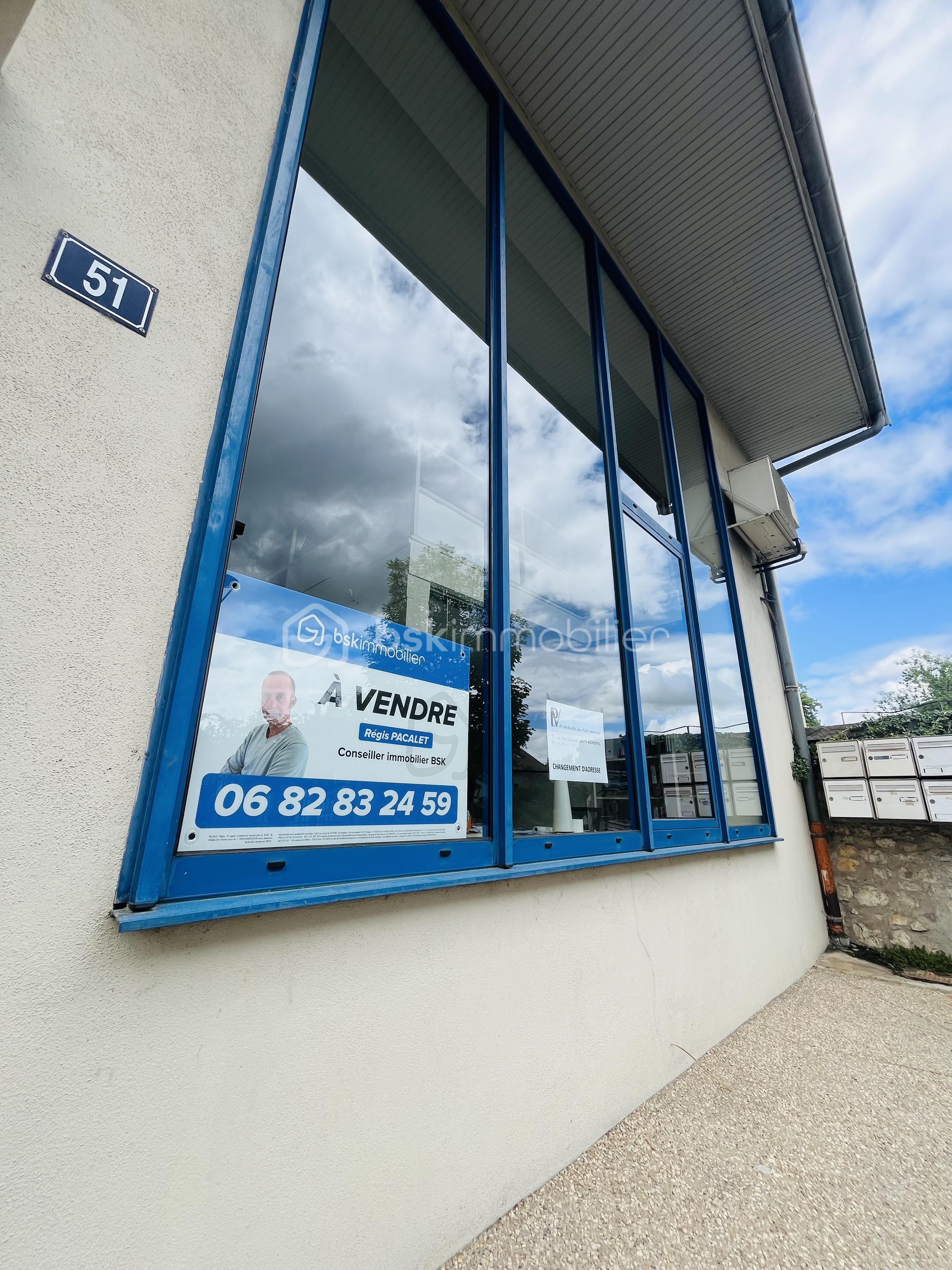 Local commercial 2 pièces 150 m² · à Morestel · 150 m² · 254 000 €