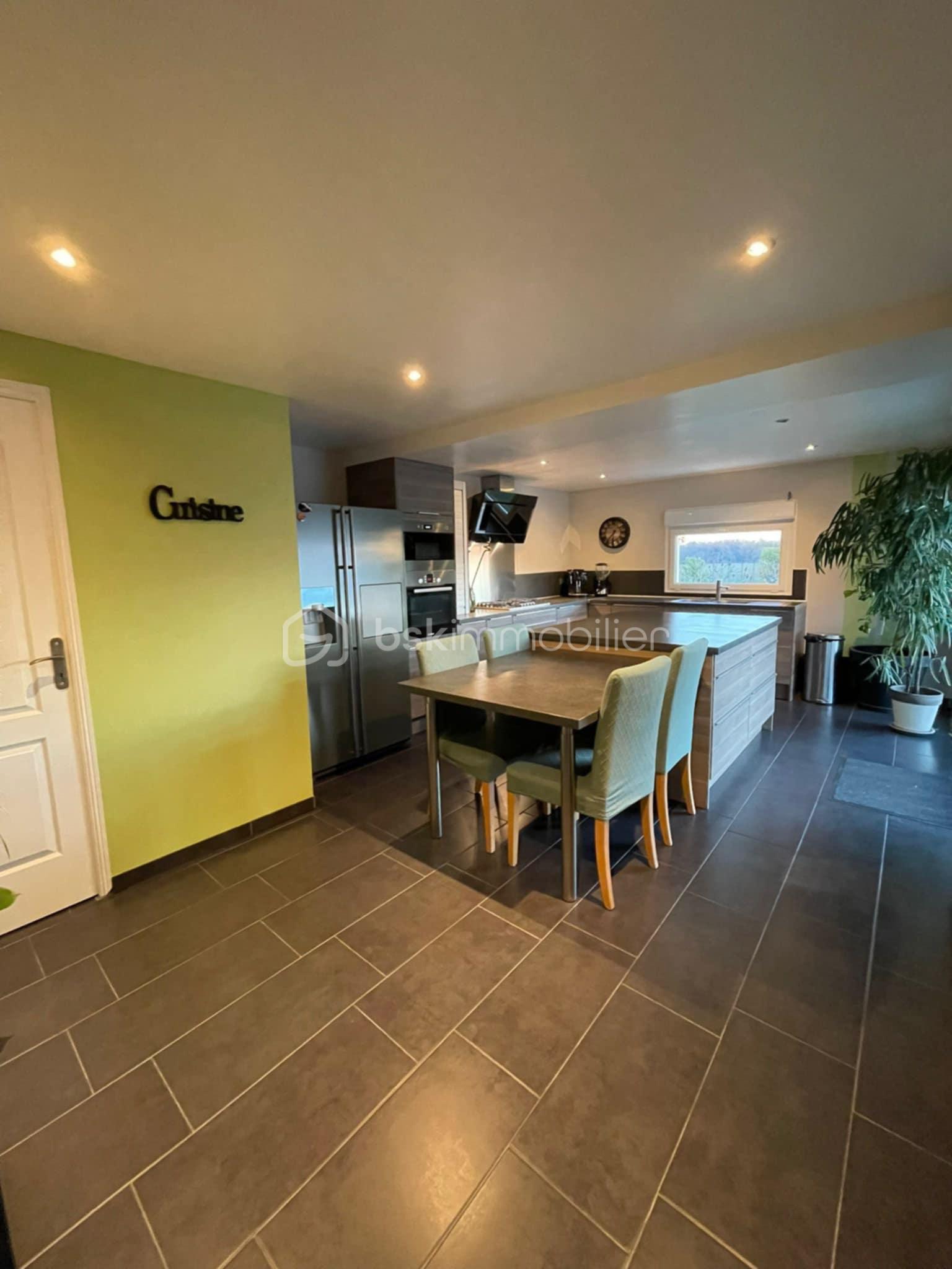 Maison traditionnelle de 148 m² - c0ccabe1-06dd-41be-b032-1f04bbfa0c72.jpg