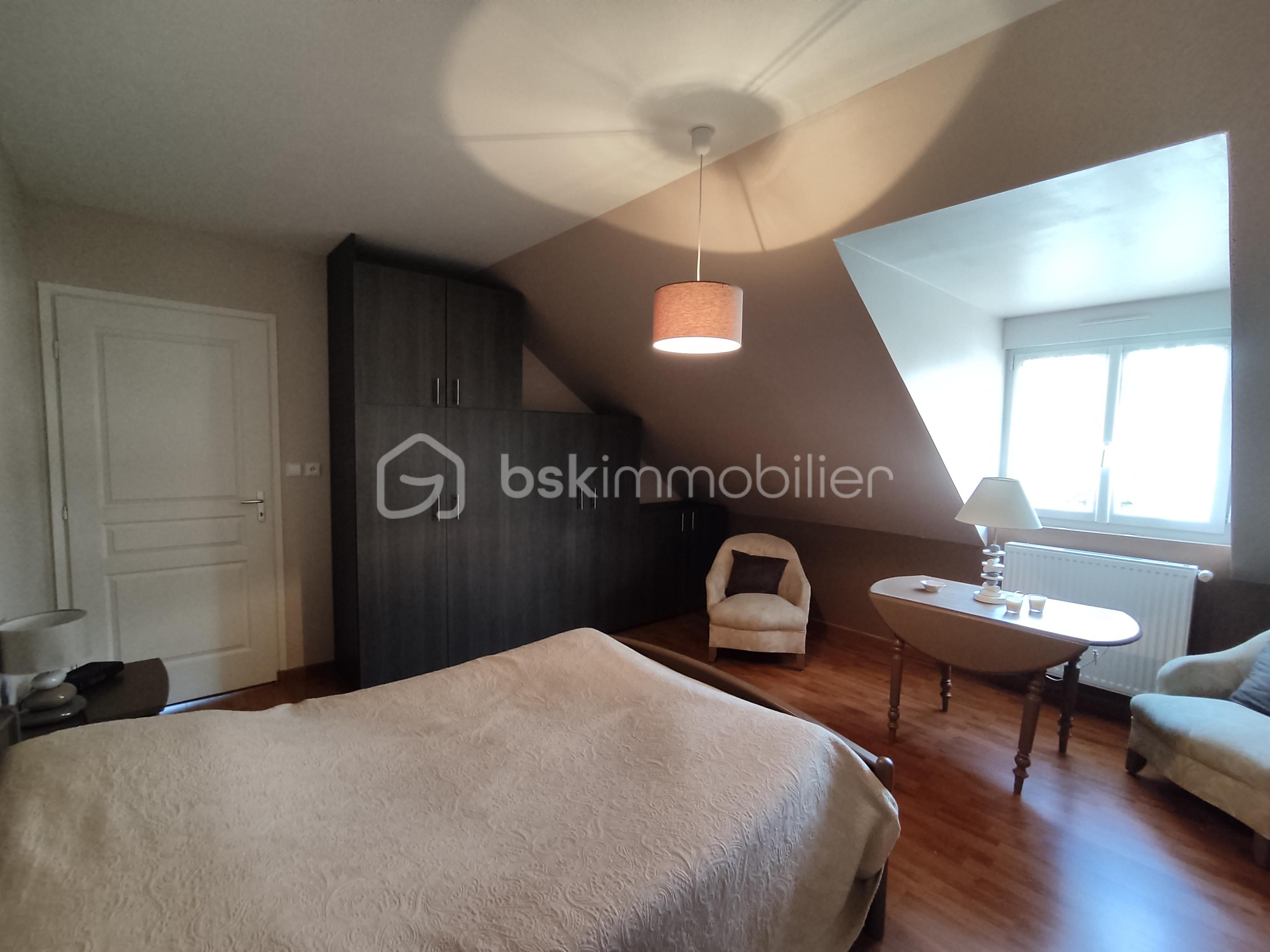 CHAMBRE 1ER 2TAGE FOND GAUCHE (2).jpg