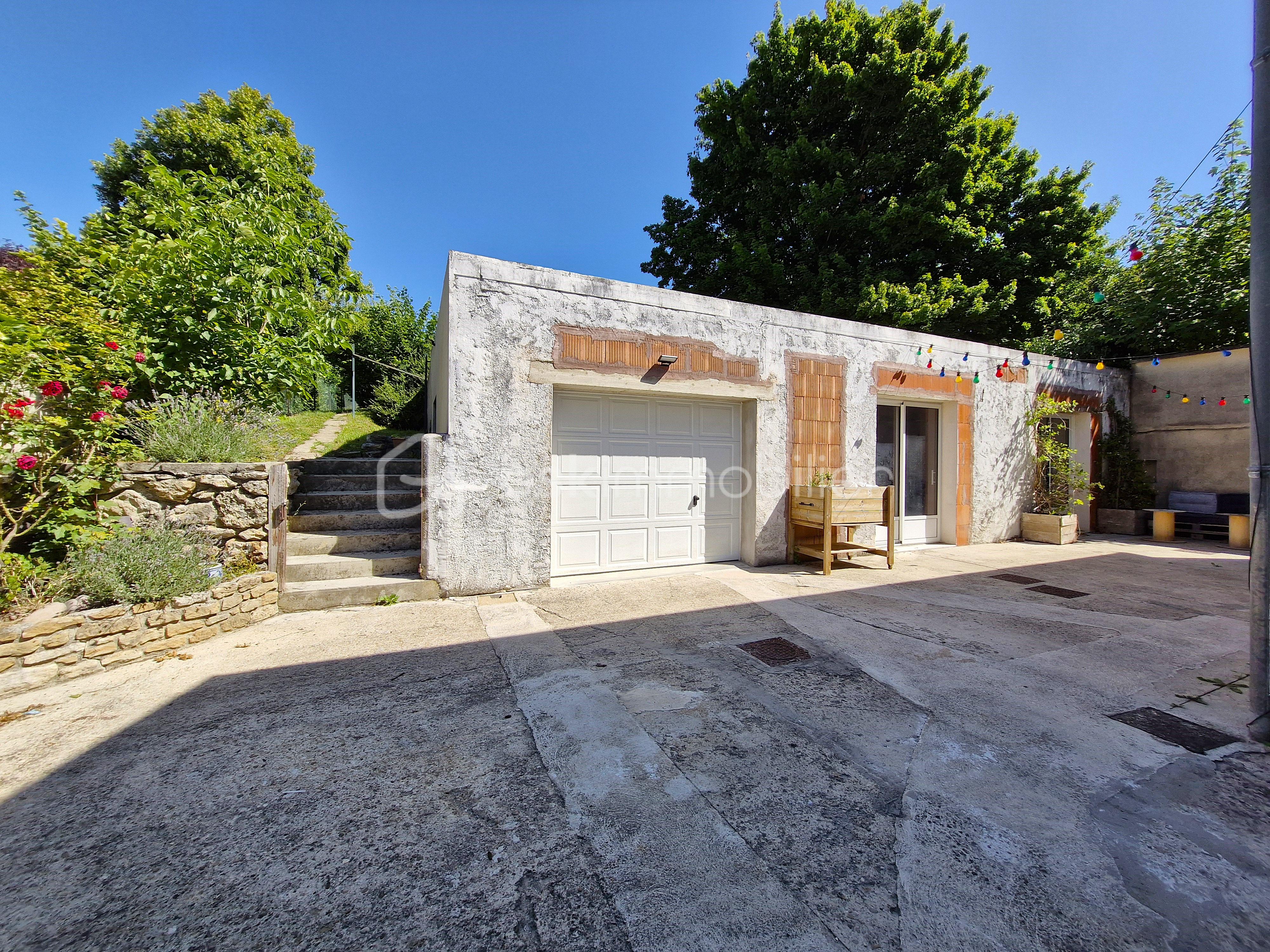 Maison de village de 207 m² - cour.jpg
