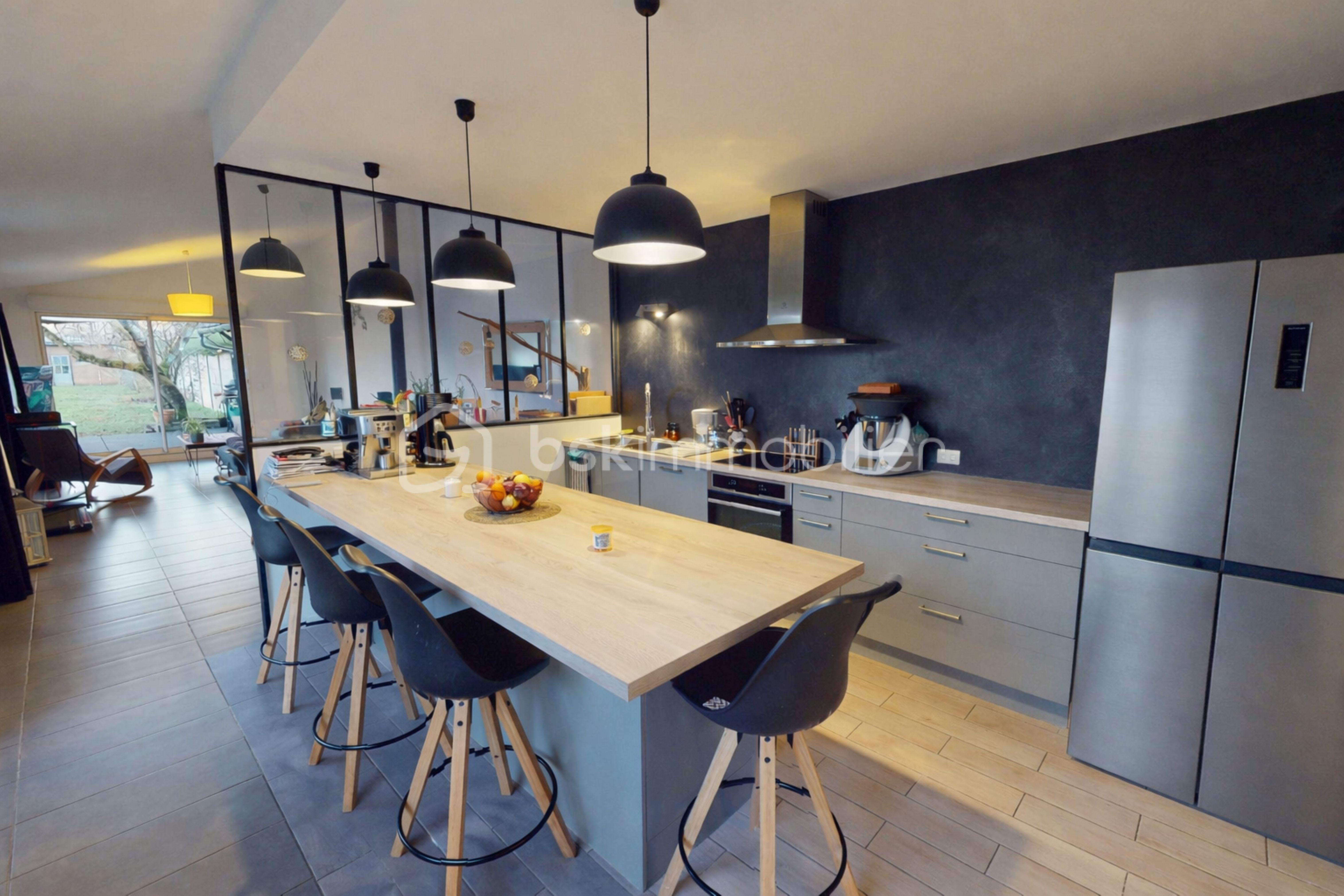 Maison de 121 m² - Cuisine moderne et lumineuse ouverte.jpg