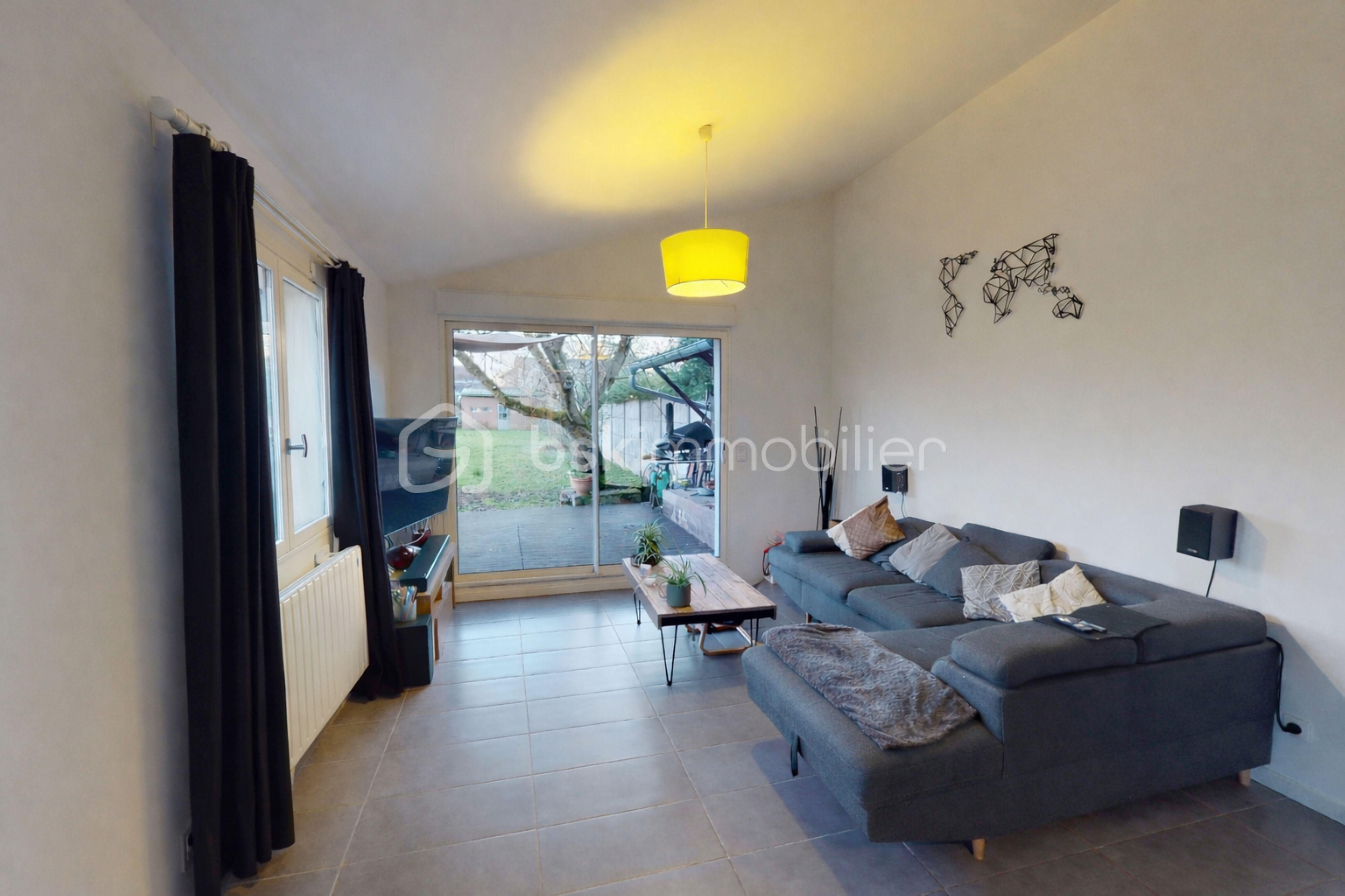 Maison de 121 m² - Salon moderne avec vue sur le jardin.jpg