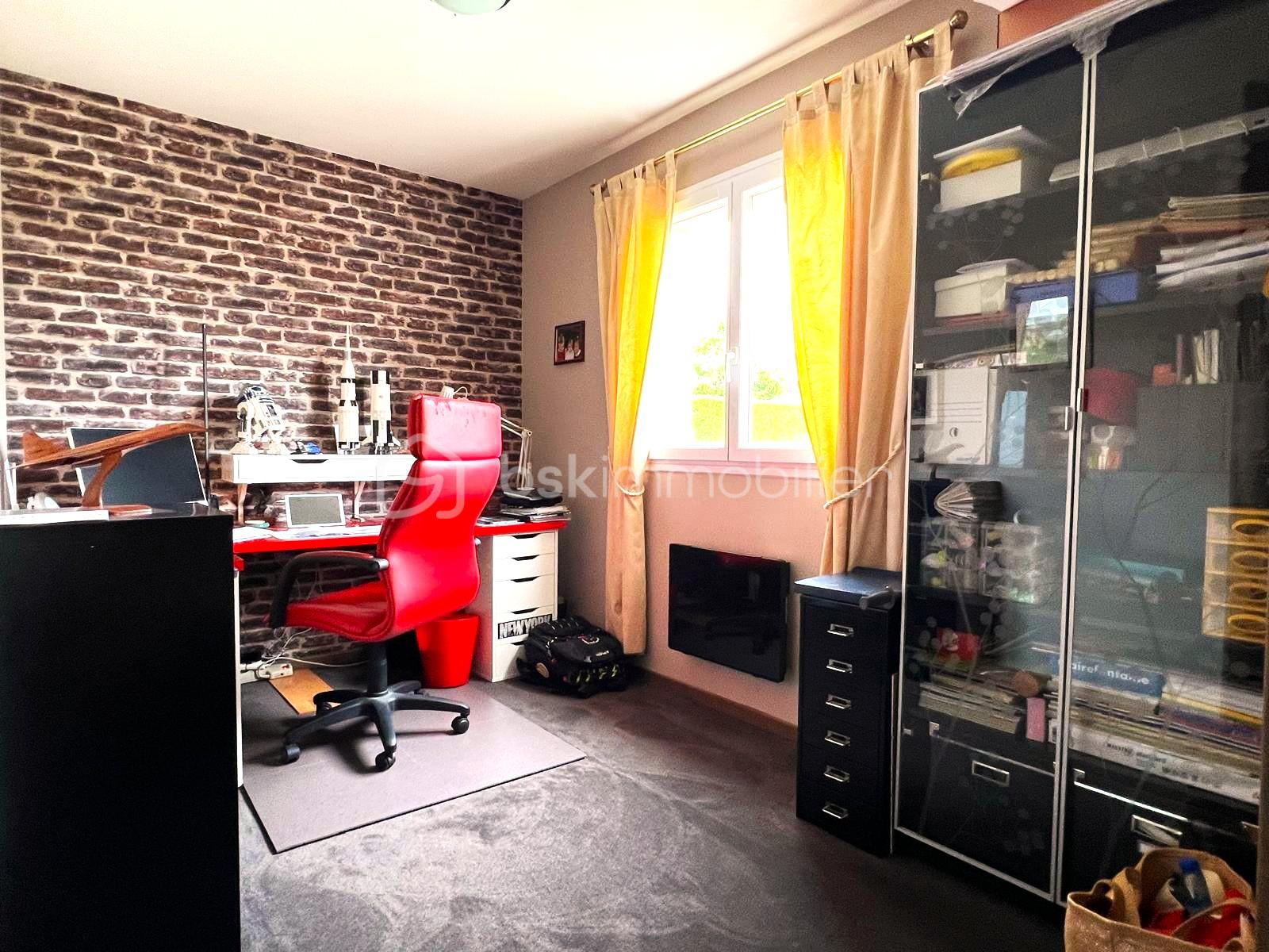 BUREAU.jpeg