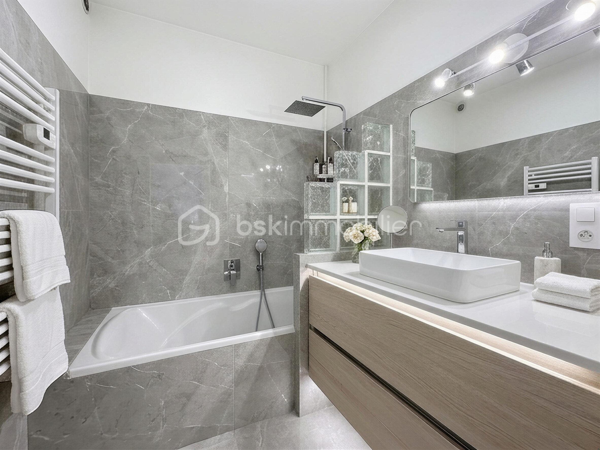 SALLE DE BAIN RENOVEE.jpg