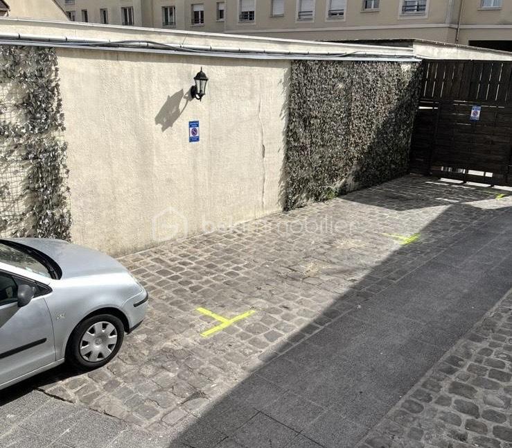 Parking de 12 m² - 3edd105c-56a9-470c-aa26-f54b30e6eab0.jpeg