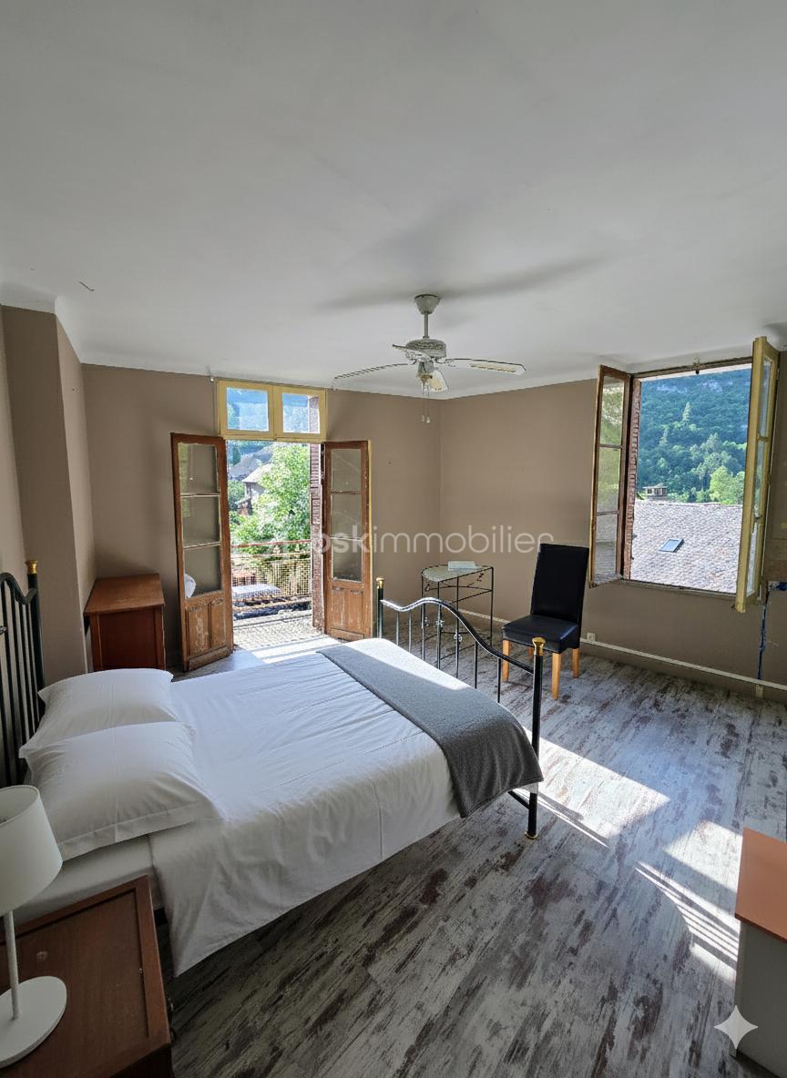 Immeuble de 290 m² - Gemini_Generated_Image_yaa2qvyaa2qvyaa2.png