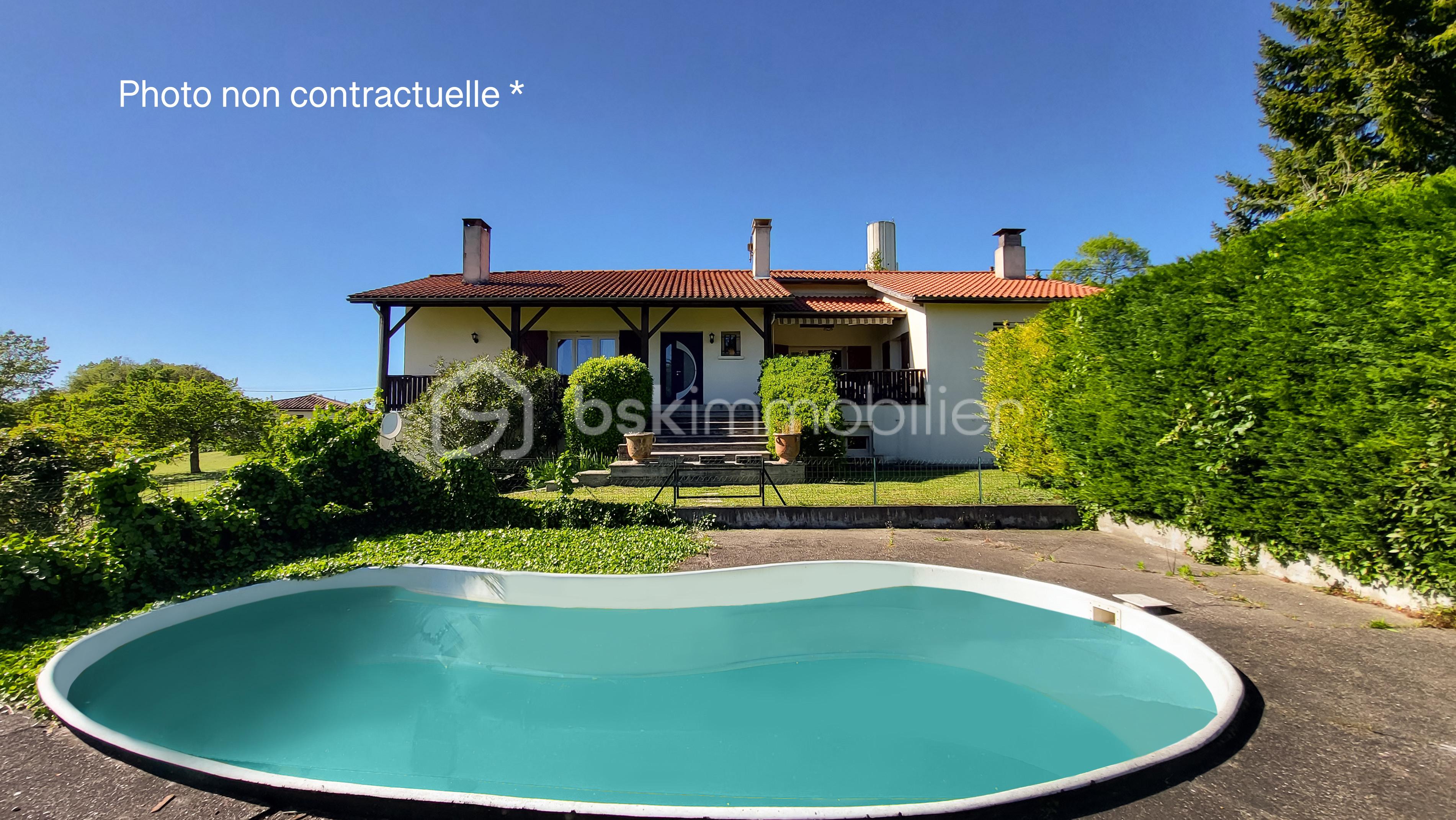 Maison traditionnelle de 275 m² - Piscine_maison de campagne_non contractuelle.jpg