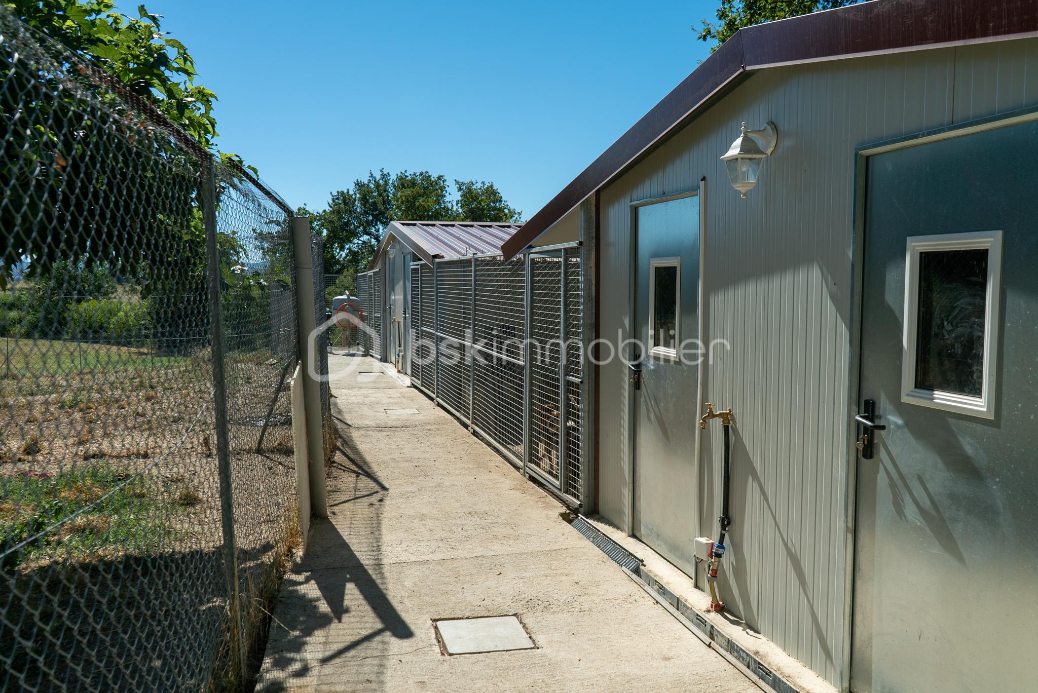 Corps de ferme de 81,98 m² - 503422891_10236862074594318_111180113803097689_n.jpg