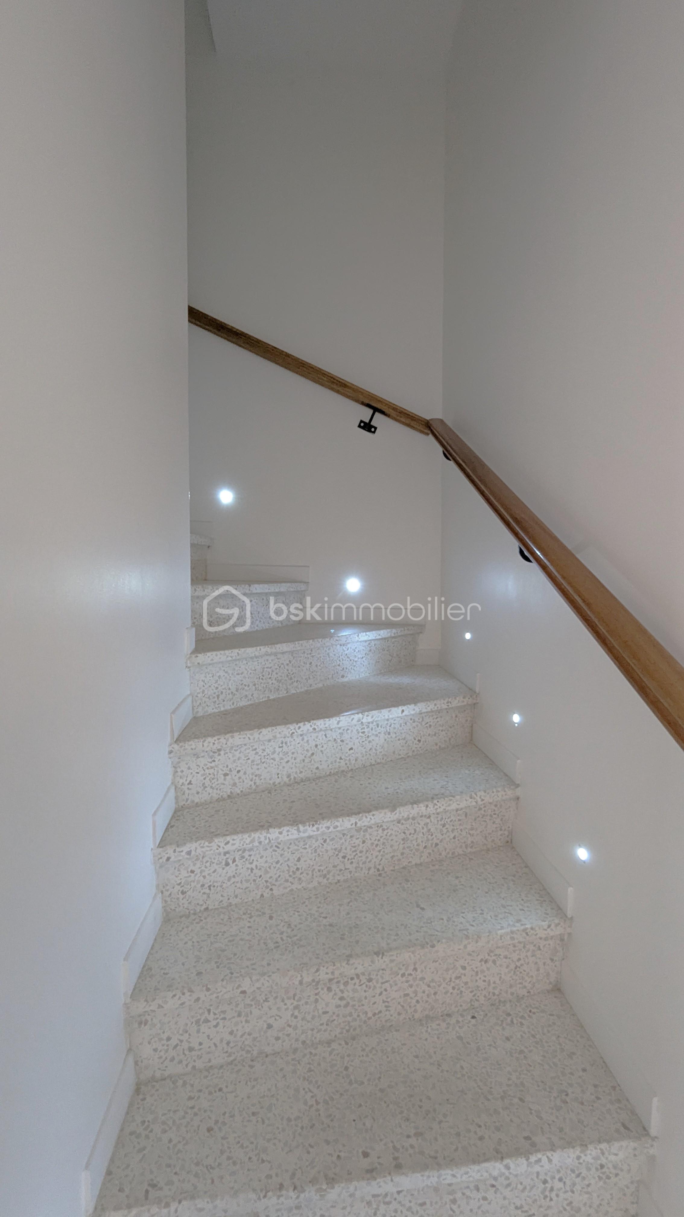 Maison traditionnelle de 86 m² - PXL_20250825_155249093.jpg
